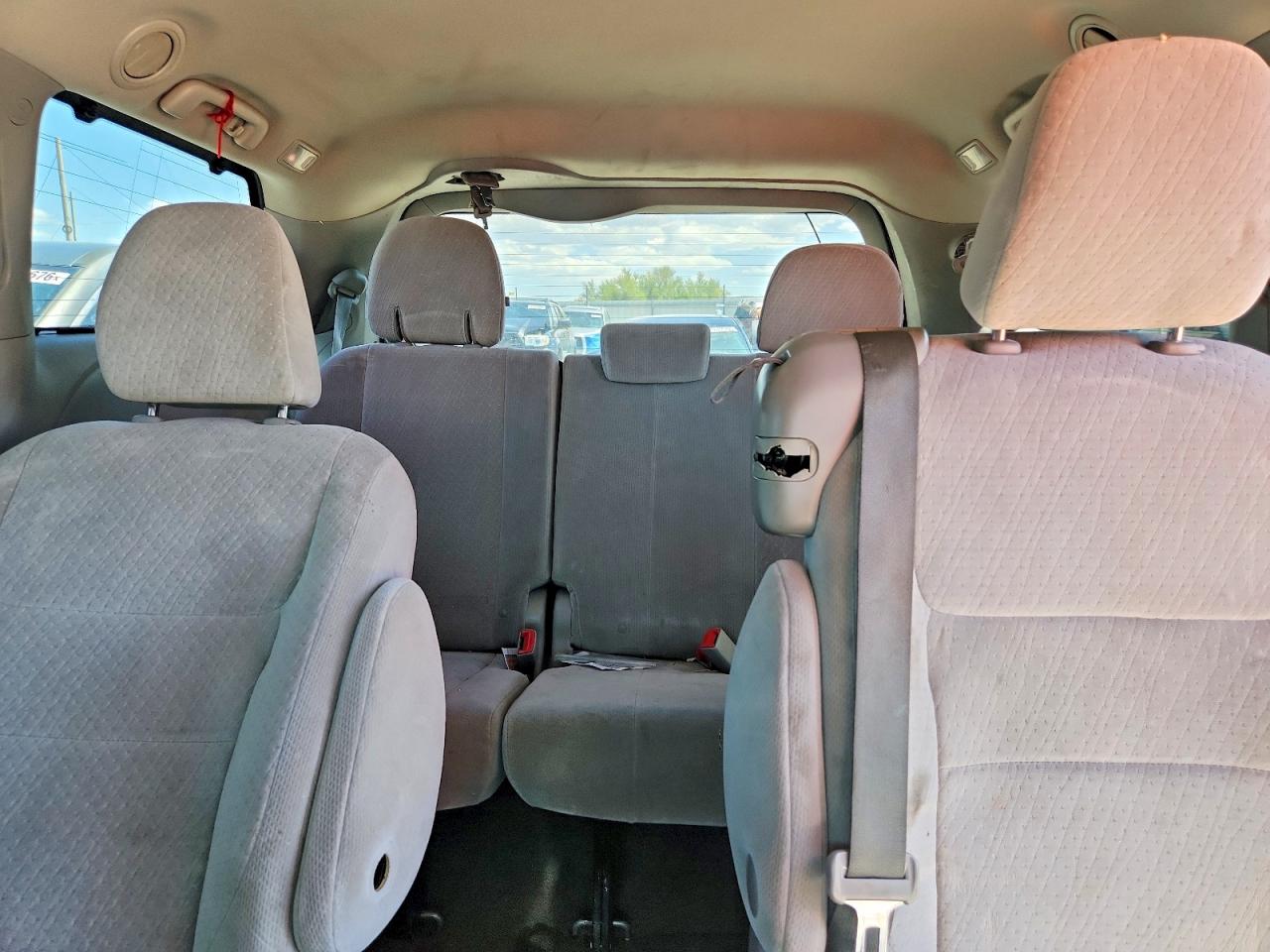 2015 Toyota Sienna Le Silver vin: 5TDKK3DC6FS558031