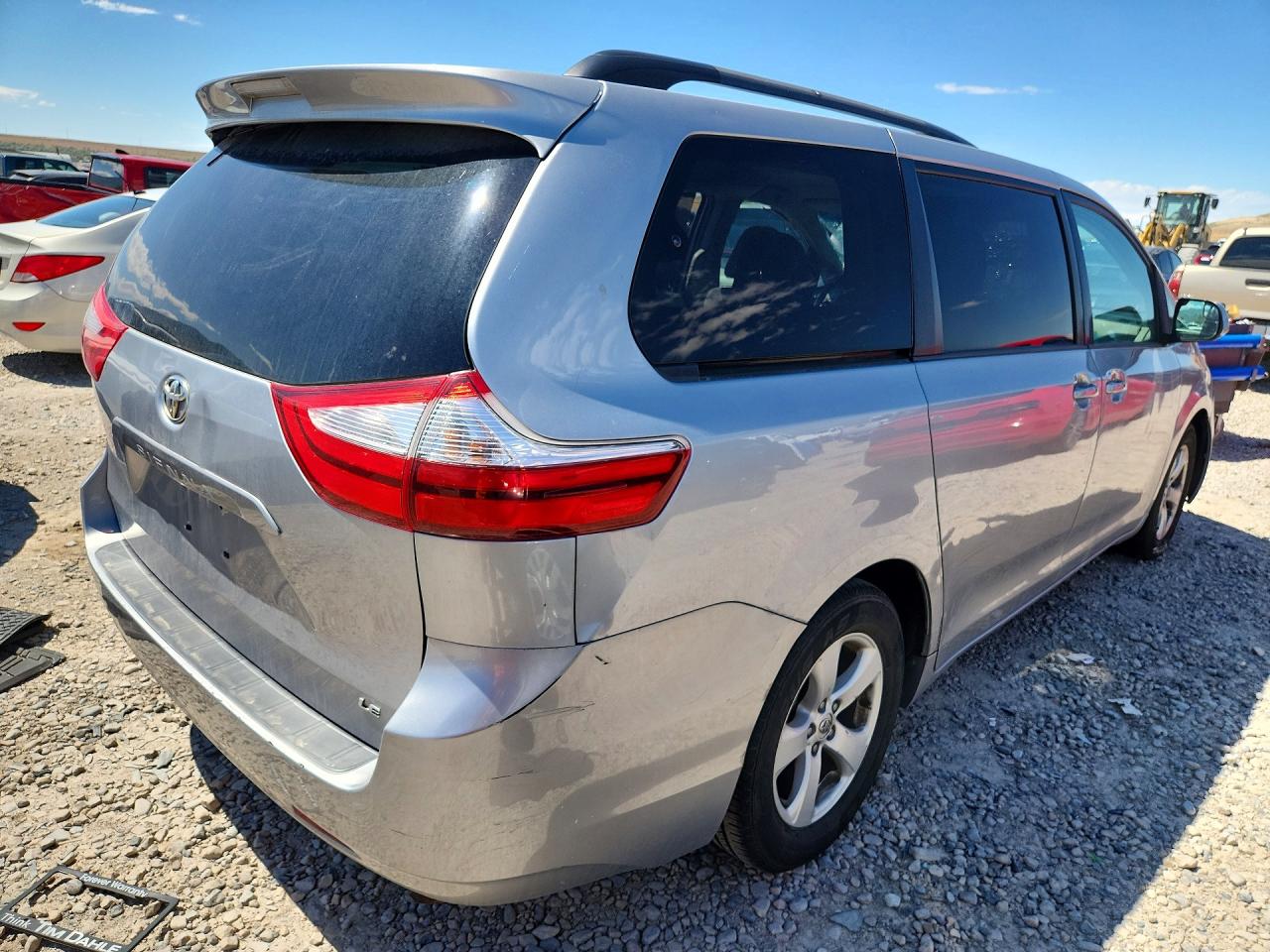 2015 Toyota Sienna Le Silver vin: 5TDKK3DC6FS558031