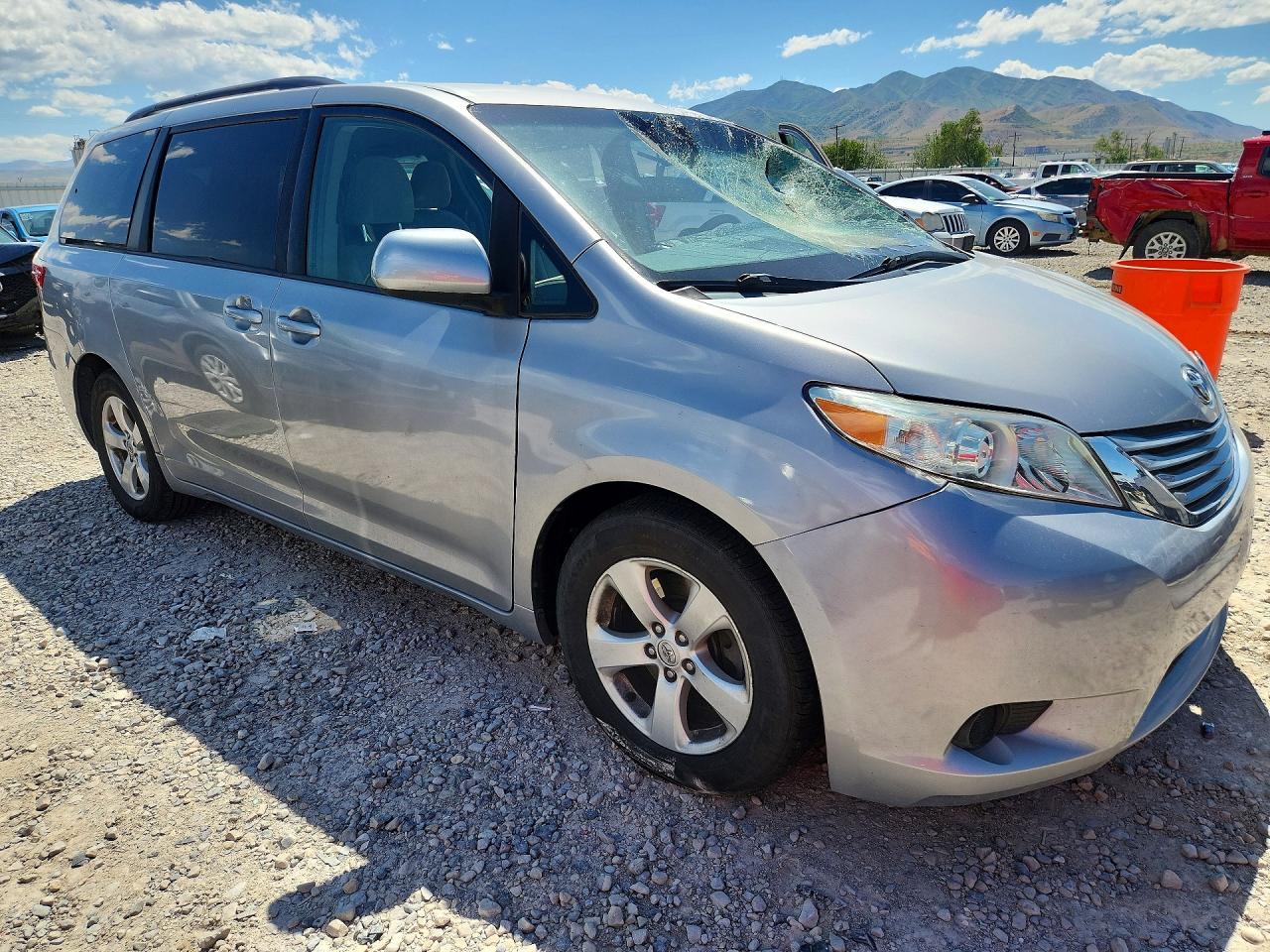 2015 Toyota Sienna Le Silver vin: 5TDKK3DC6FS558031