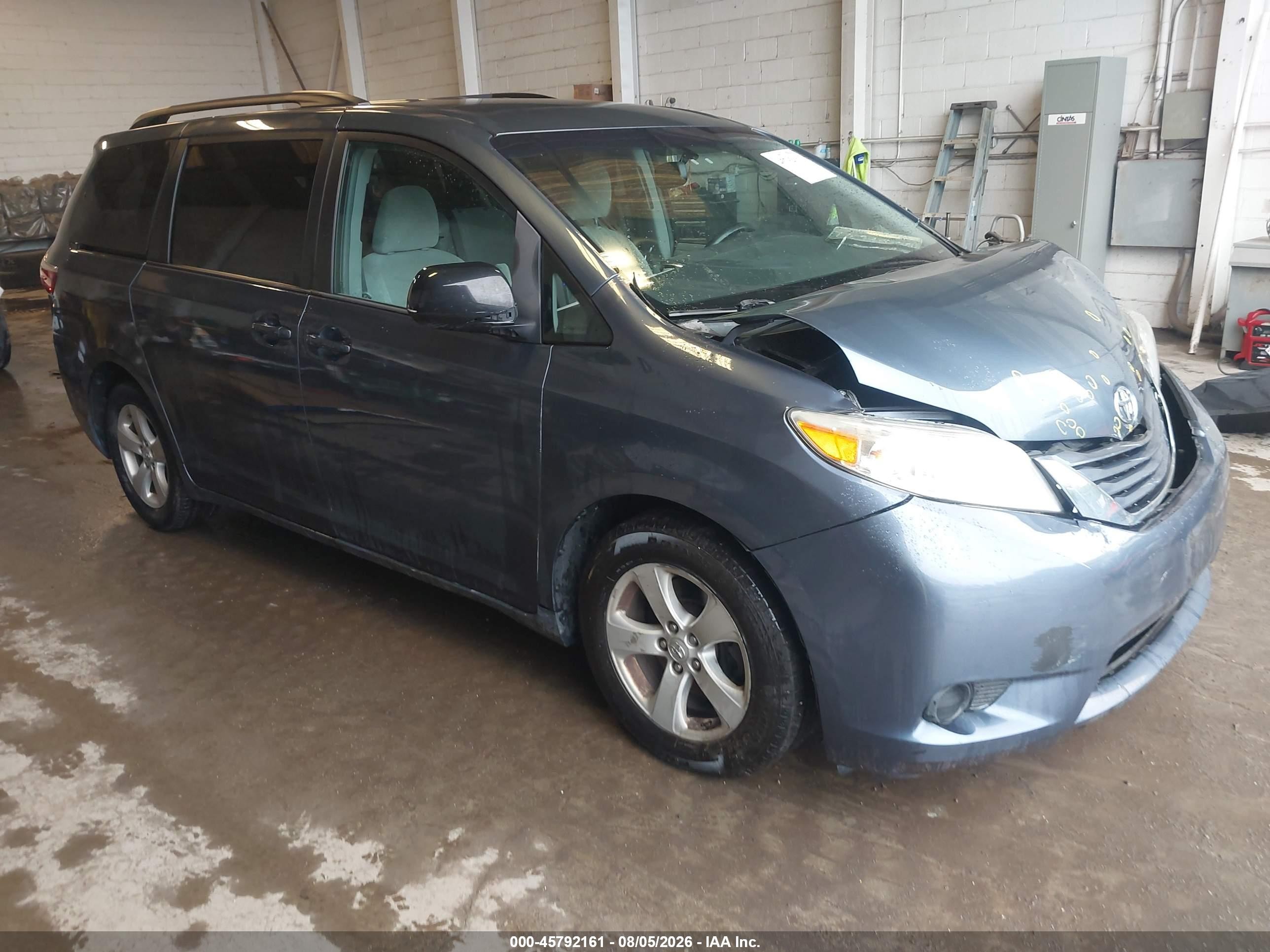 2015 Toyota Sienna Le 8 Passenger Синий vin: 5TDKK3DC6FS568199