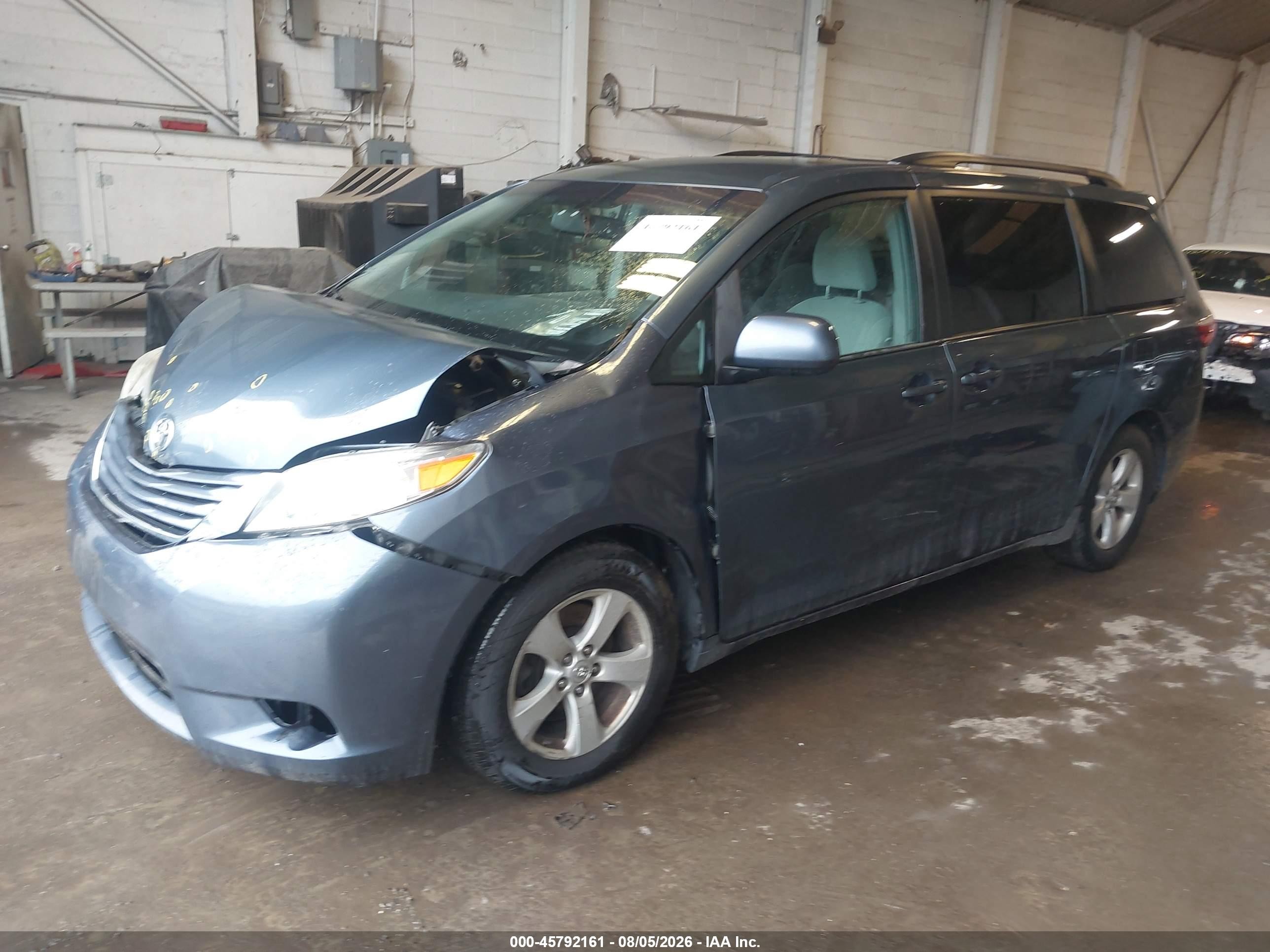 2015 Toyota Sienna Le 8 Passenger Blue vin: 5TDKK3DC6FS568199