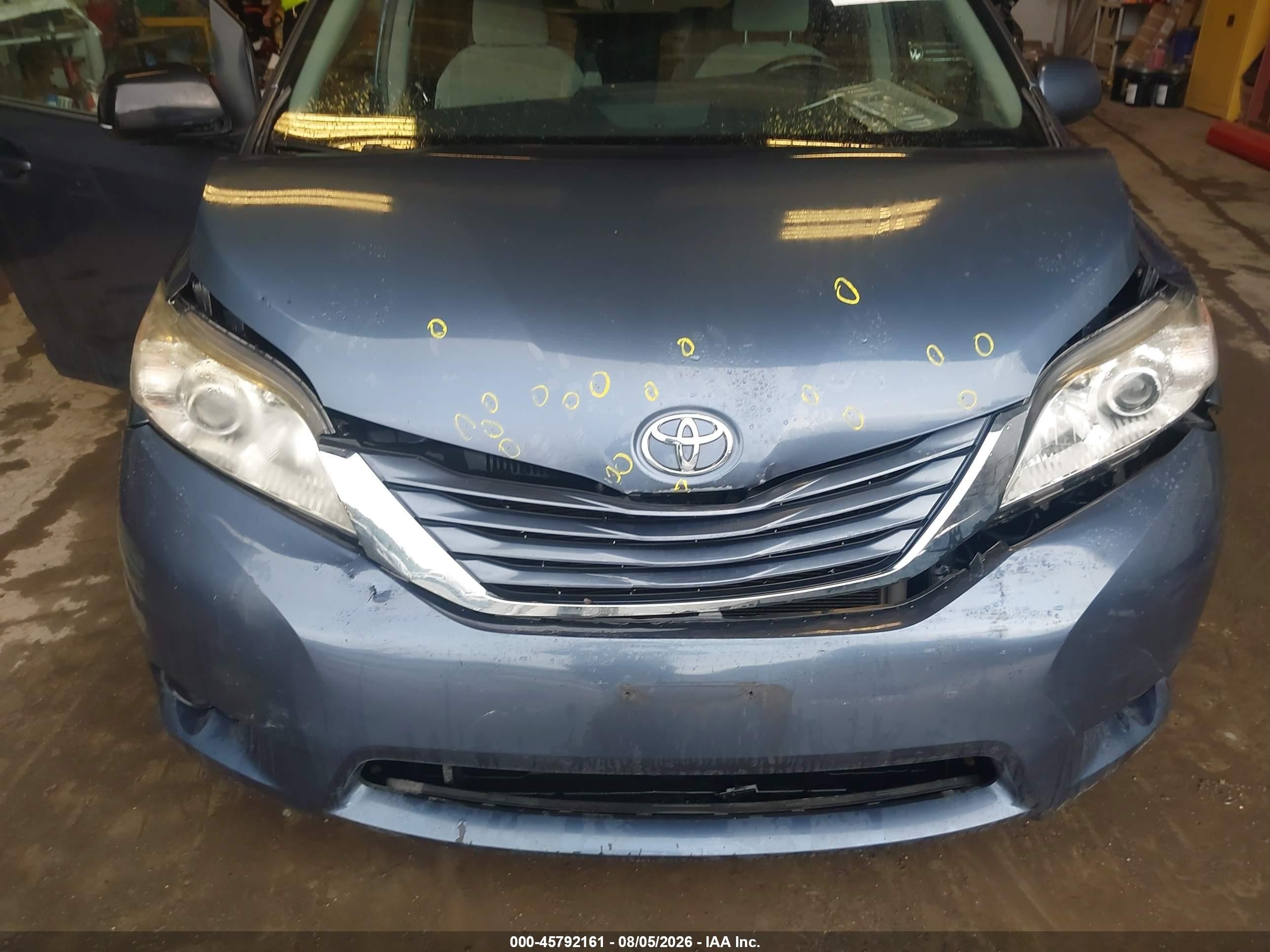 2015 Toyota Sienna Le 8 Passenger Blue vin: 5TDKK3DC6FS568199