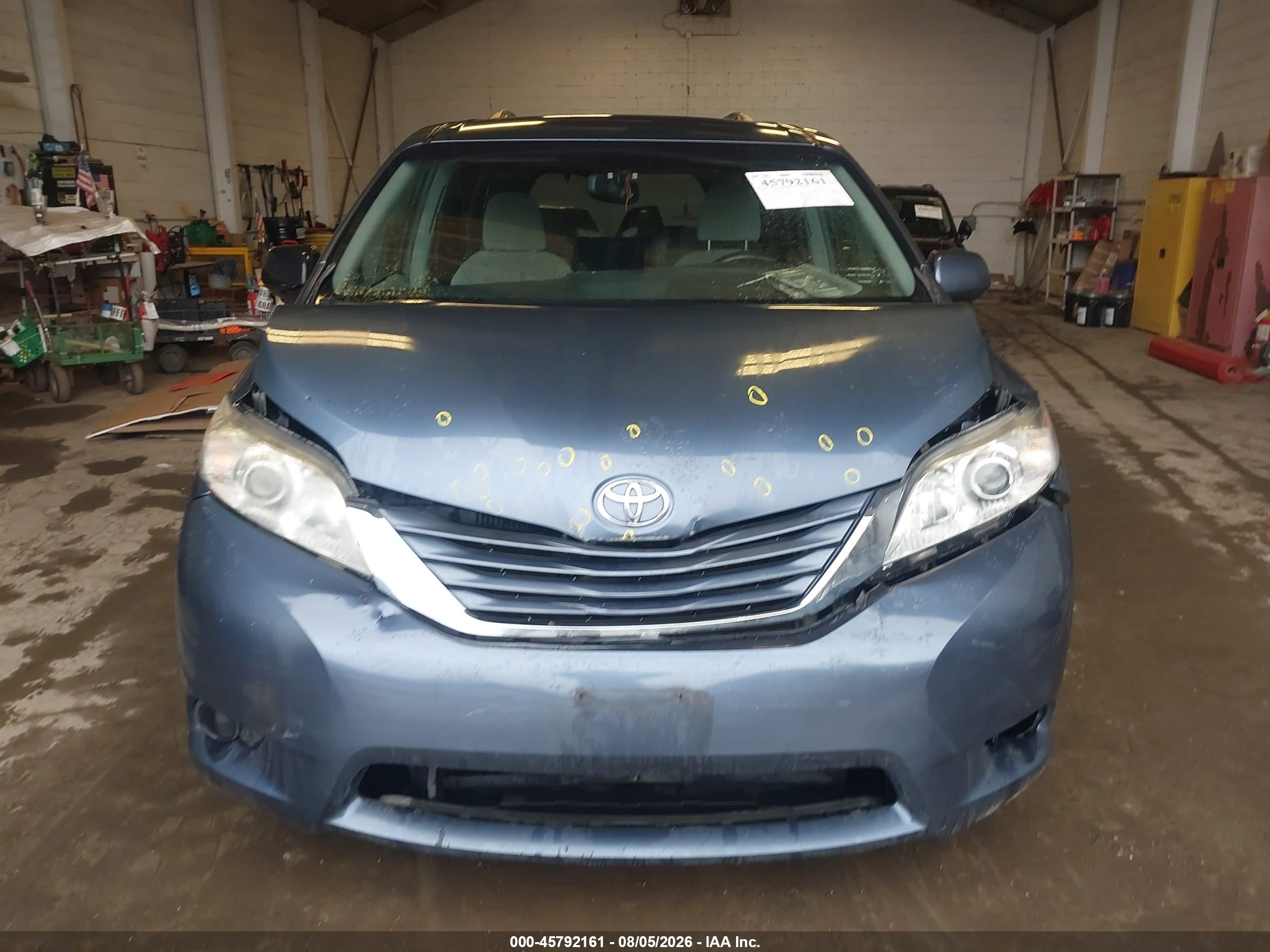 2015 Toyota Sienna Le 8 Passenger Blue vin: 5TDKK3DC6FS568199