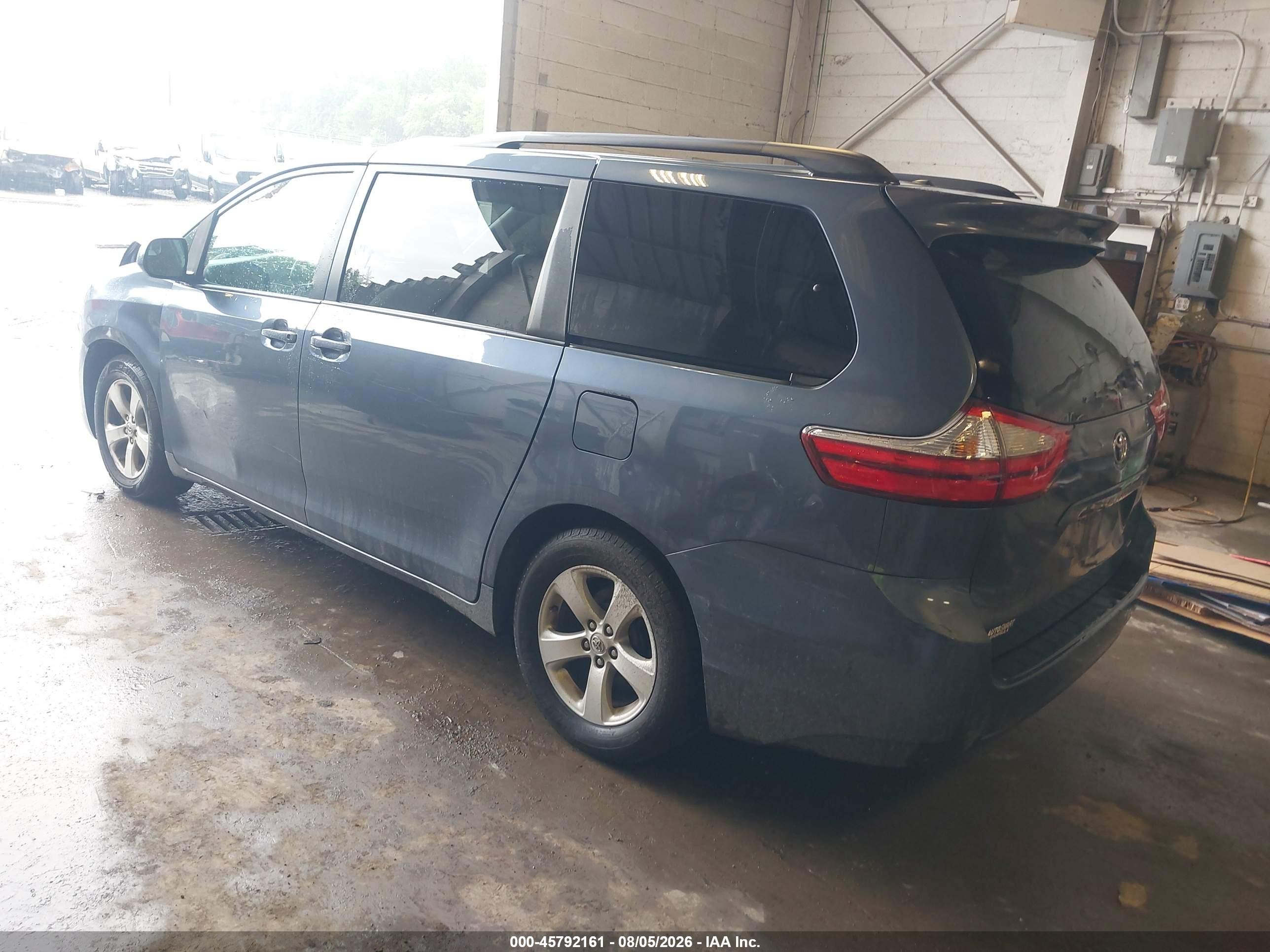 2015 Toyota Sienna Le 8 Passenger Blue vin: 5TDKK3DC6FS568199