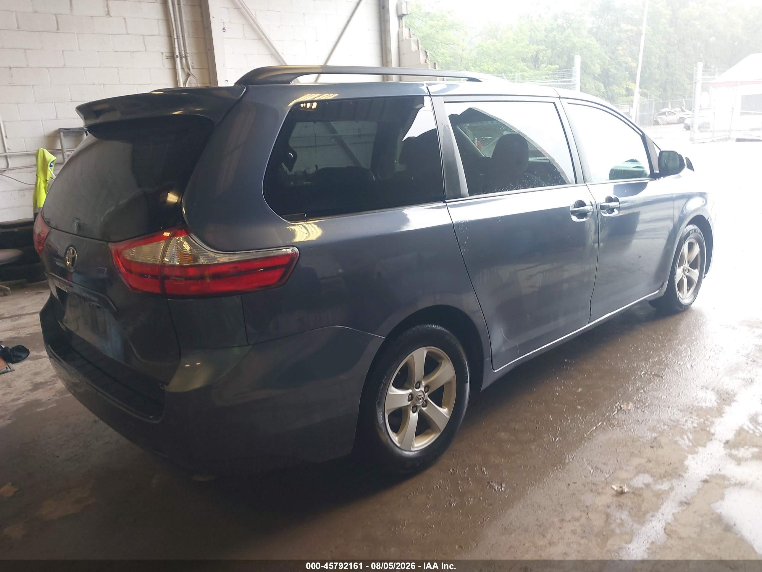 2015 Toyota Sienna Le 8 Passenger Blue vin: 5TDKK3DC6FS568199