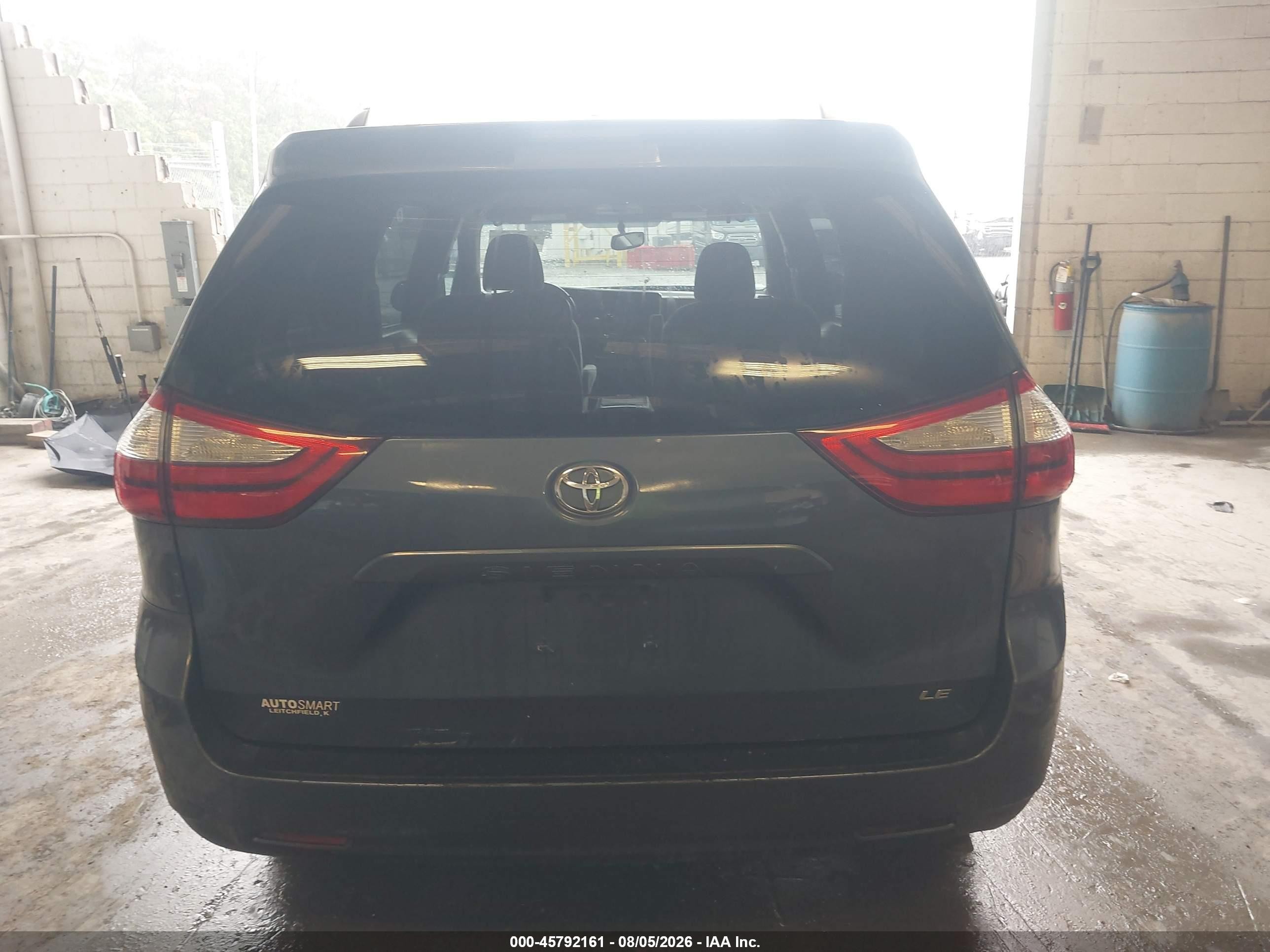 2015 Toyota Sienna Le 8 Passenger Blue vin: 5TDKK3DC6FS568199