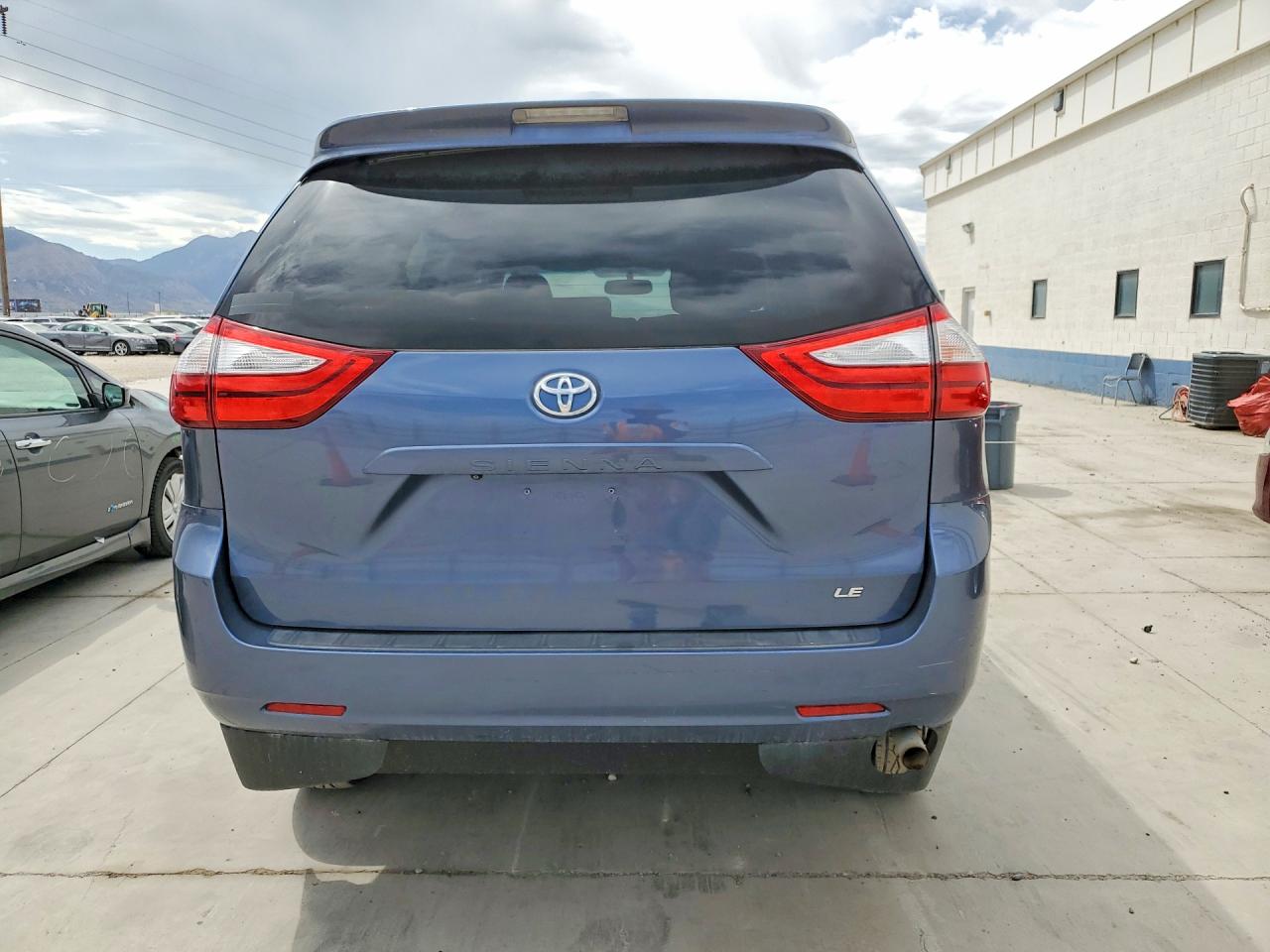 2015 Toyota Sienna Le Blue vin: 5TDKK3DC6FS582653