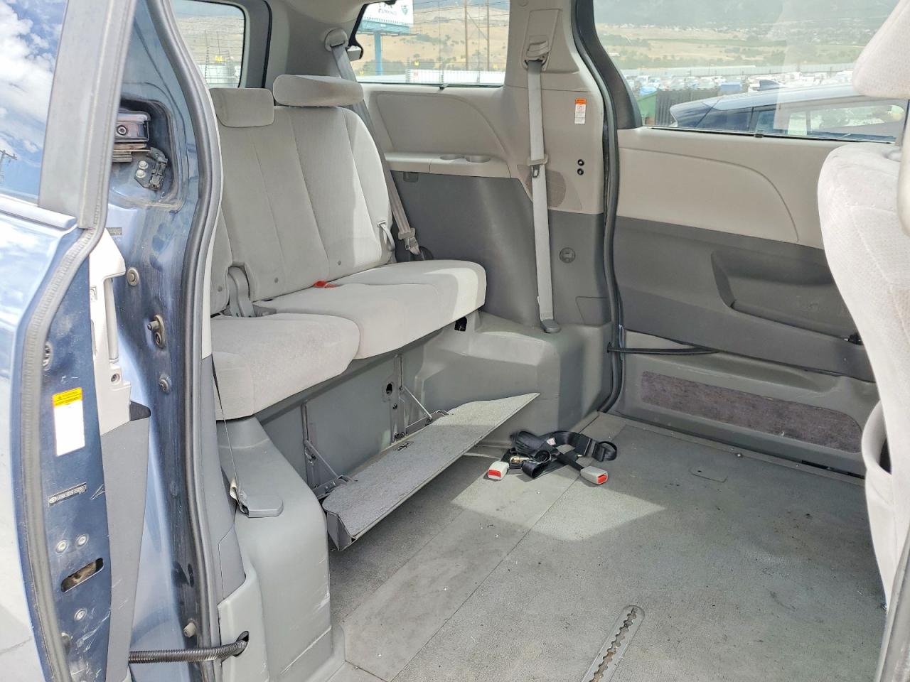 2015 Toyota Sienna Le Blue vin: 5TDKK3DC6FS582653