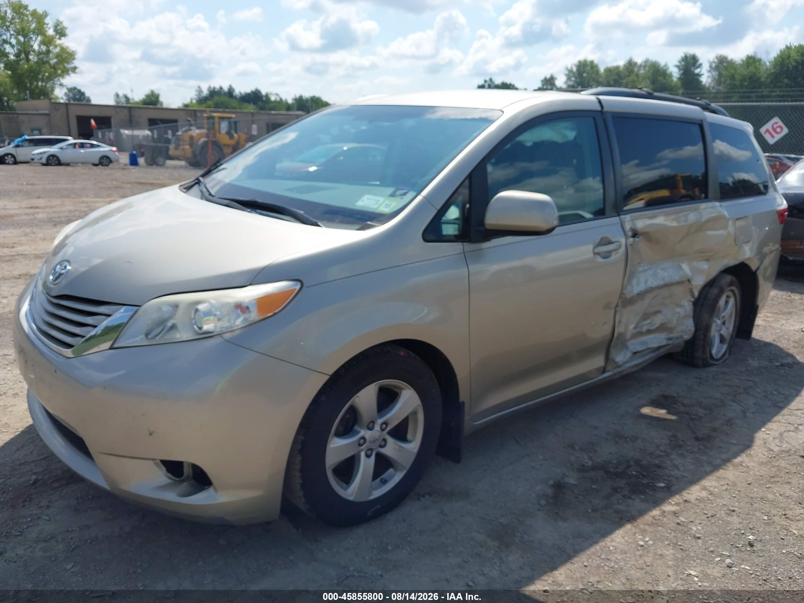 2015 Toyota Sienna Le 8 Passenger Tan vin: 5TDKK3DC6FS585195