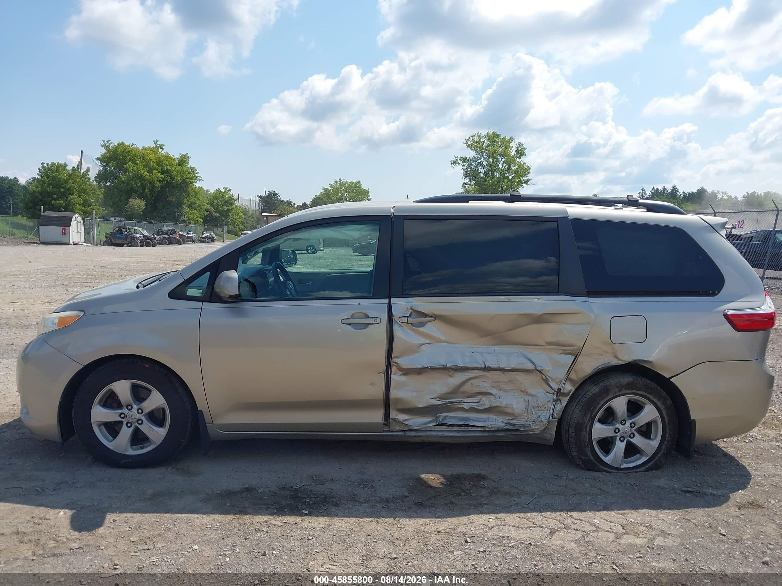 2015 Toyota Sienna Le 8 Passenger Tan vin: 5TDKK3DC6FS585195