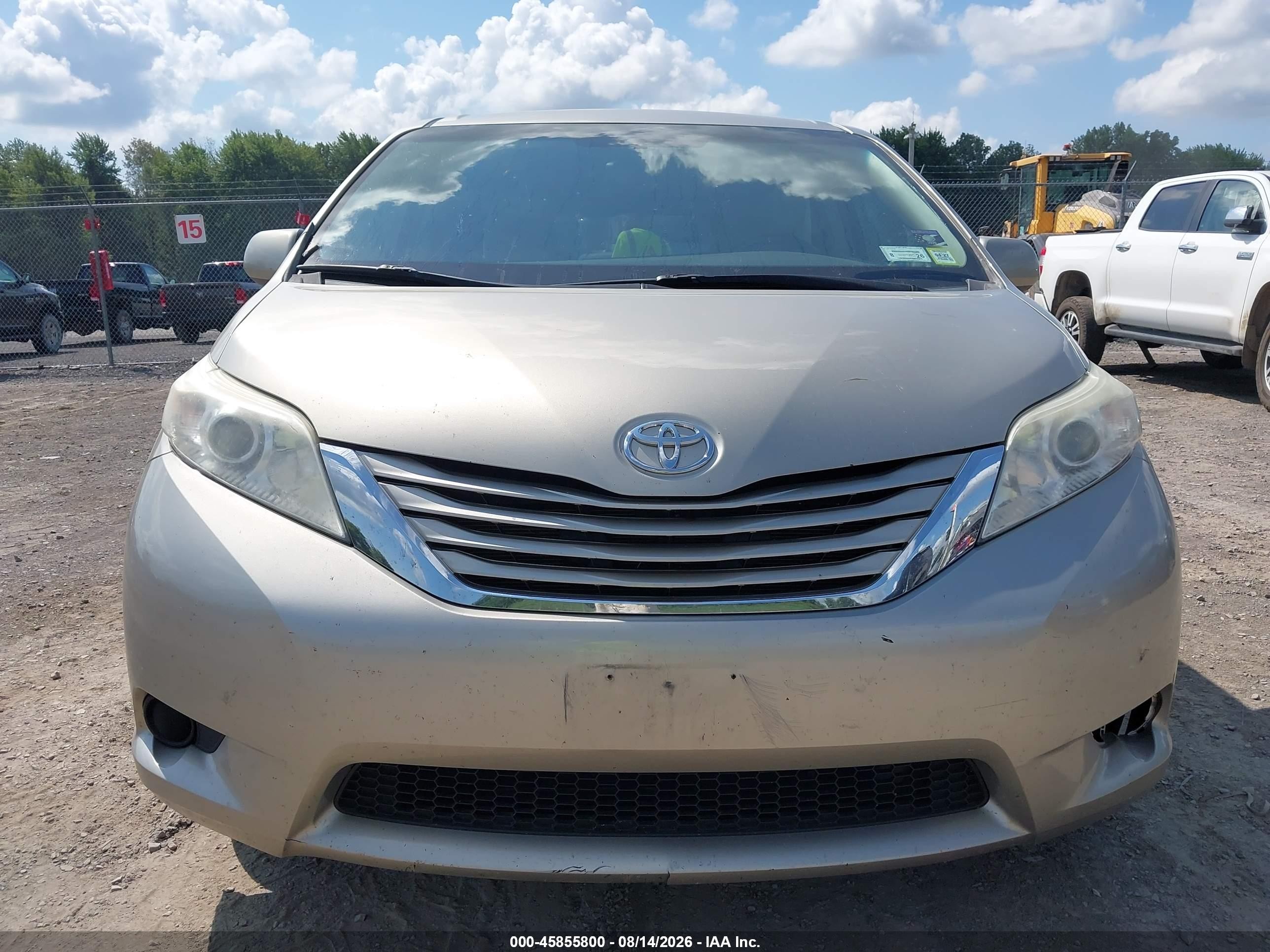 2015 Toyota Sienna Le 8 Passenger Tan vin: 5TDKK3DC6FS585195
