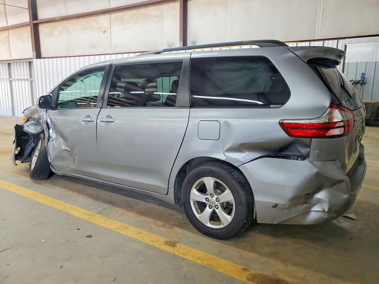 2015 Toyota Sienna Le Silver vin: 5TDKK3DC6FS588212