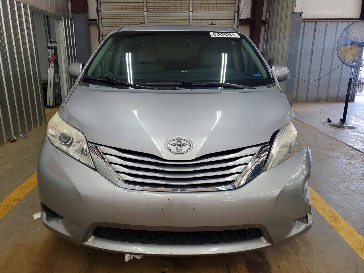 2015 Toyota Sienna Le Silver vin: 5TDKK3DC6FS588212