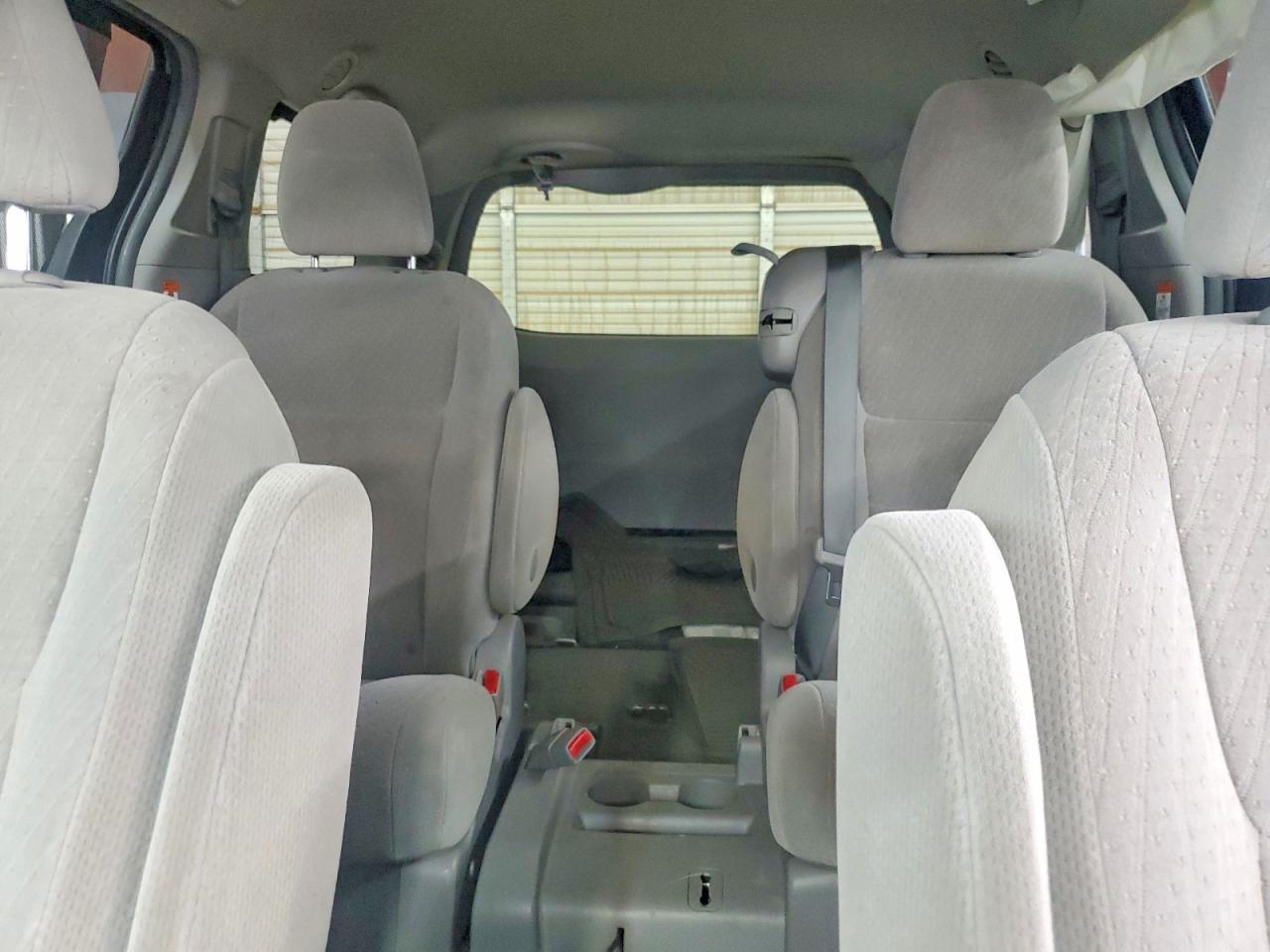 2015 Toyota Sienna Le Silver vin: 5TDKK3DC6FS588212