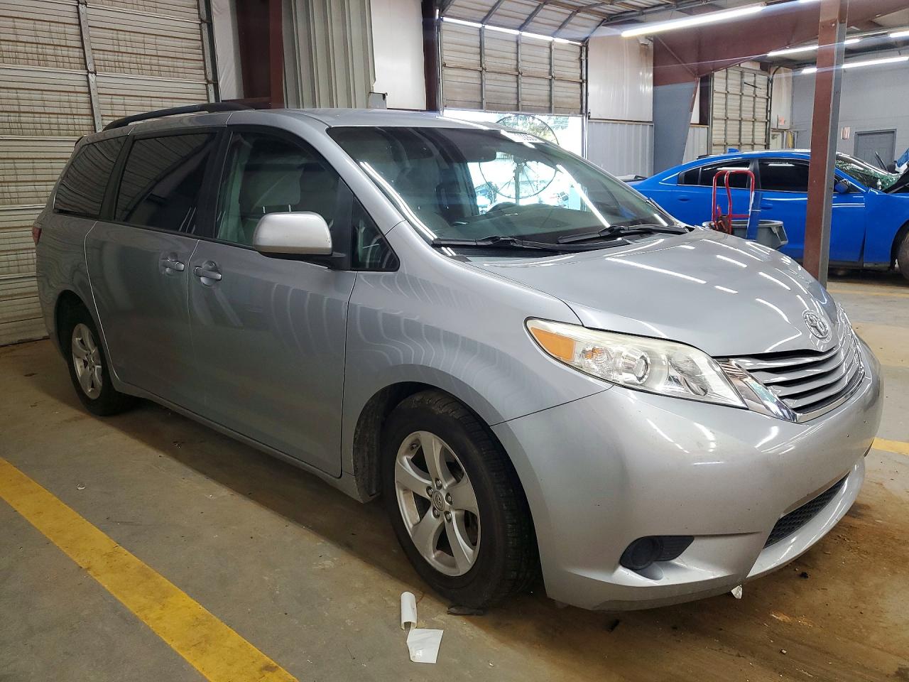 2015 Toyota Sienna Le Silver vin: 5TDKK3DC6FS588212
