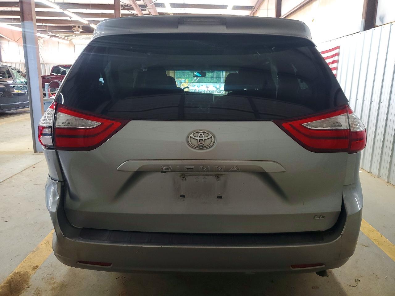 2015 Toyota Sienna Le Silver vin: 5TDKK3DC6FS588212