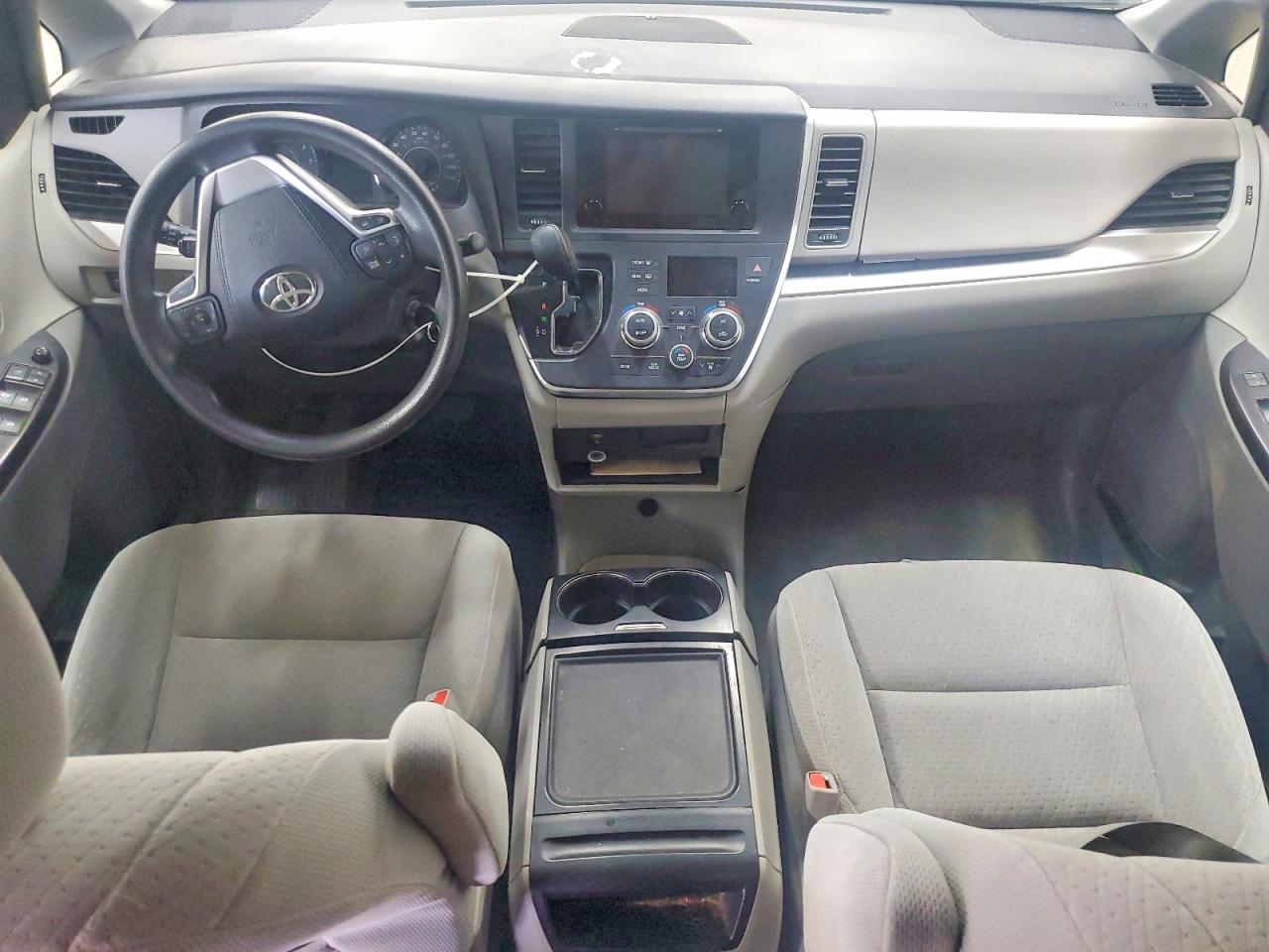 2015 Toyota Sienna Le Silver vin: 5TDKK3DC6FS588212