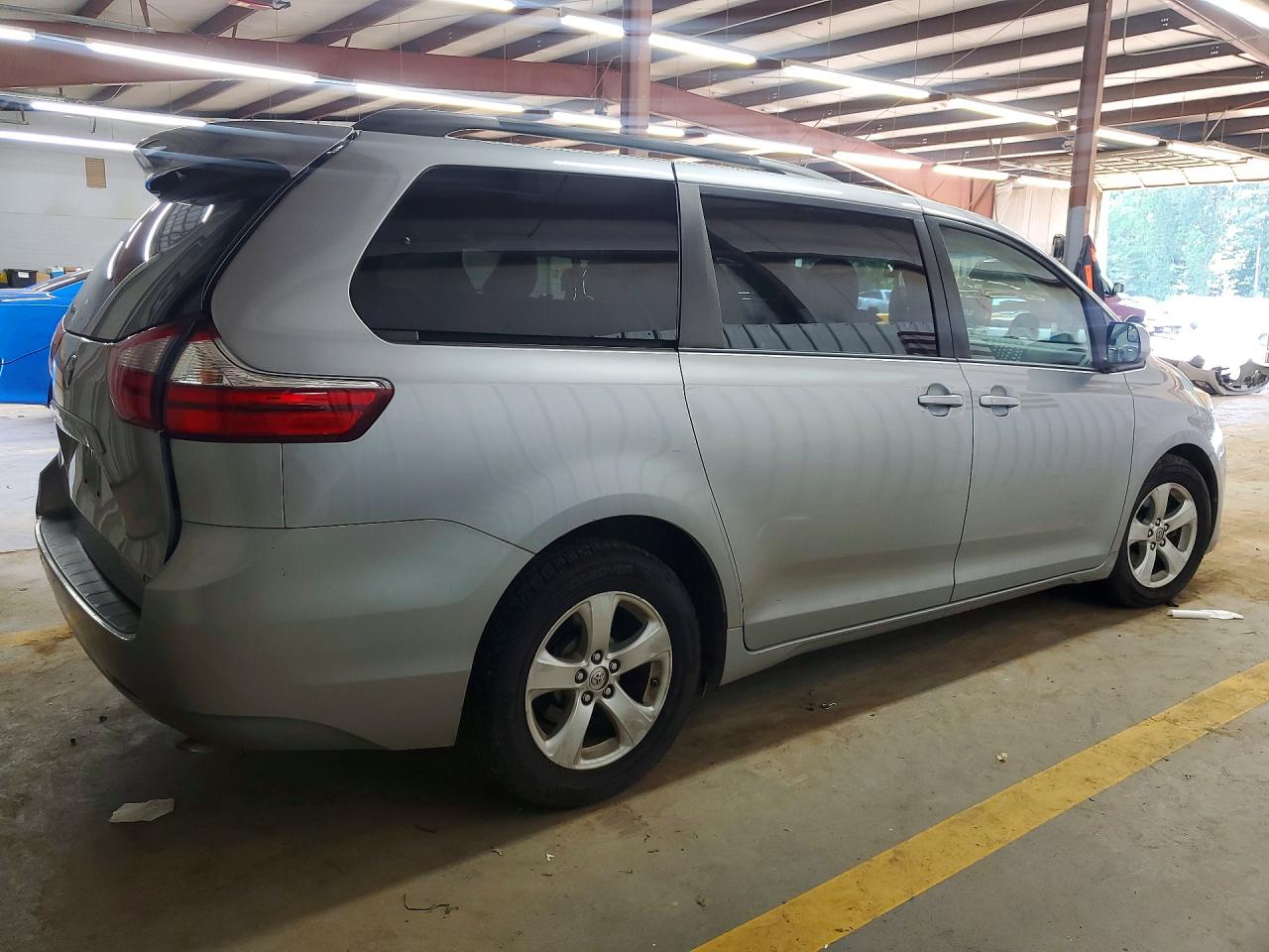 2015 Toyota Sienna Le Silver vin: 5TDKK3DC6FS588212