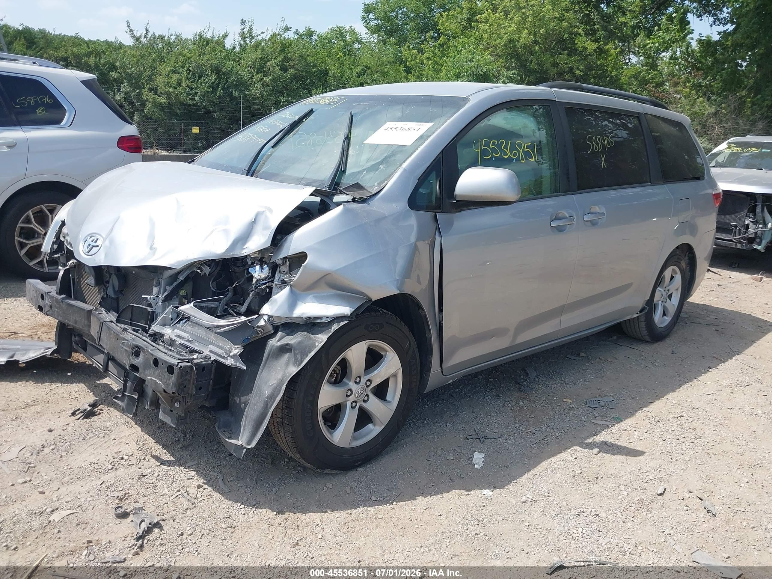 2015 Toyota Sienna Le 8 Passenger Silver vin: 5TDKK3DC6FS588405