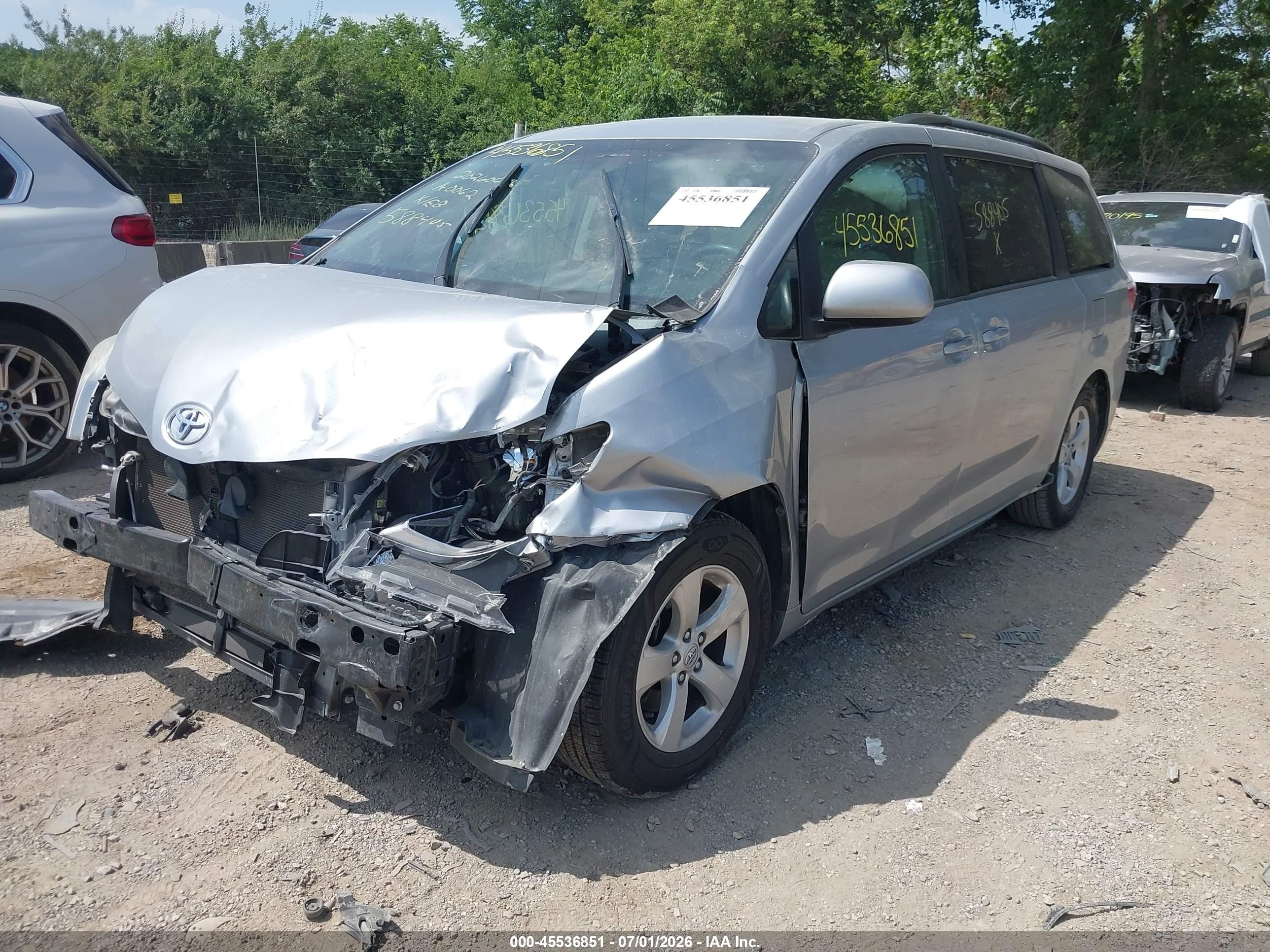 2015 Toyota Sienna Le 8 Passenger Silver vin: 5TDKK3DC6FS588405