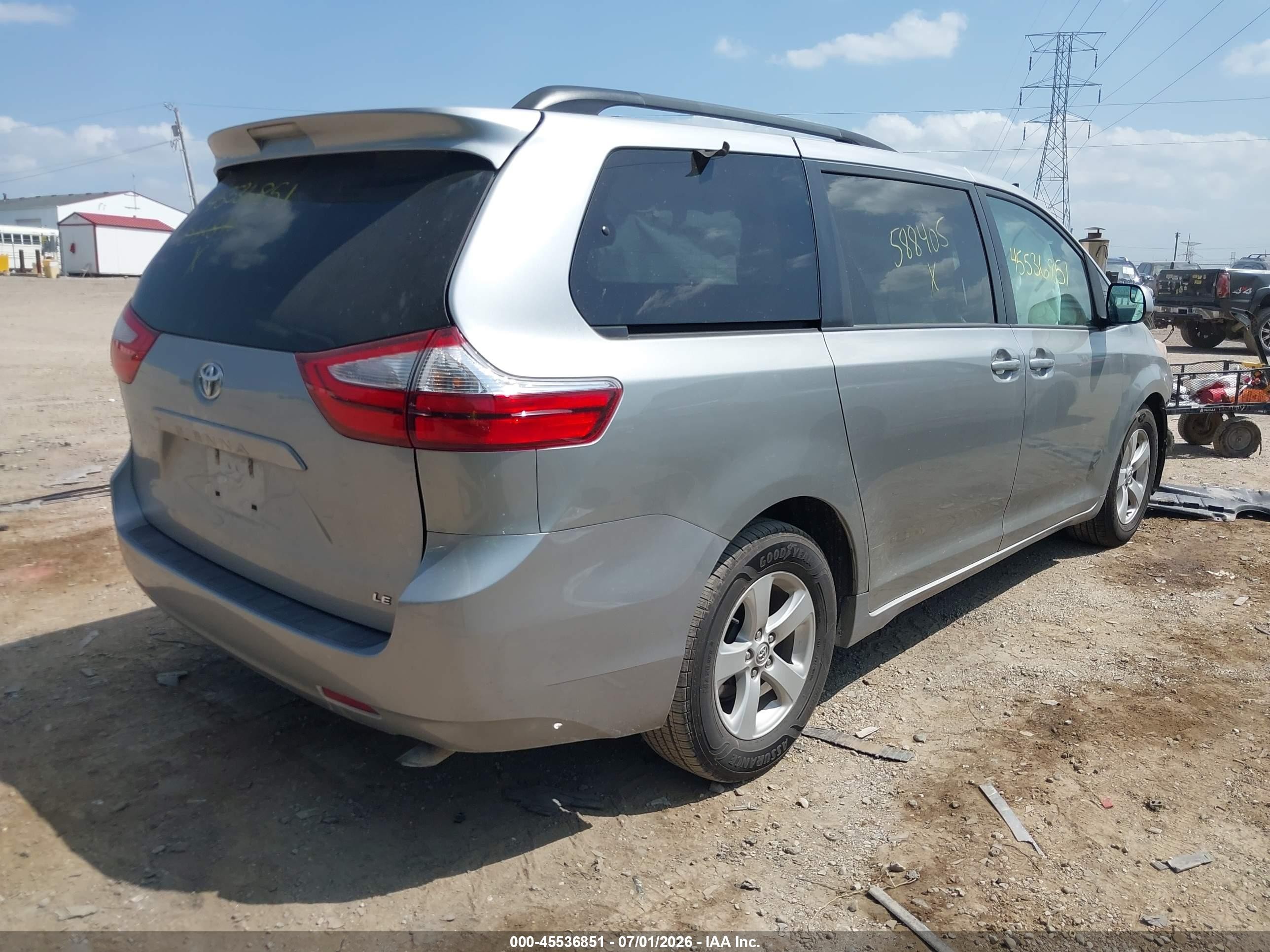 2015 Toyota Sienna Le 8 Passenger Silver vin: 5TDKK3DC6FS588405