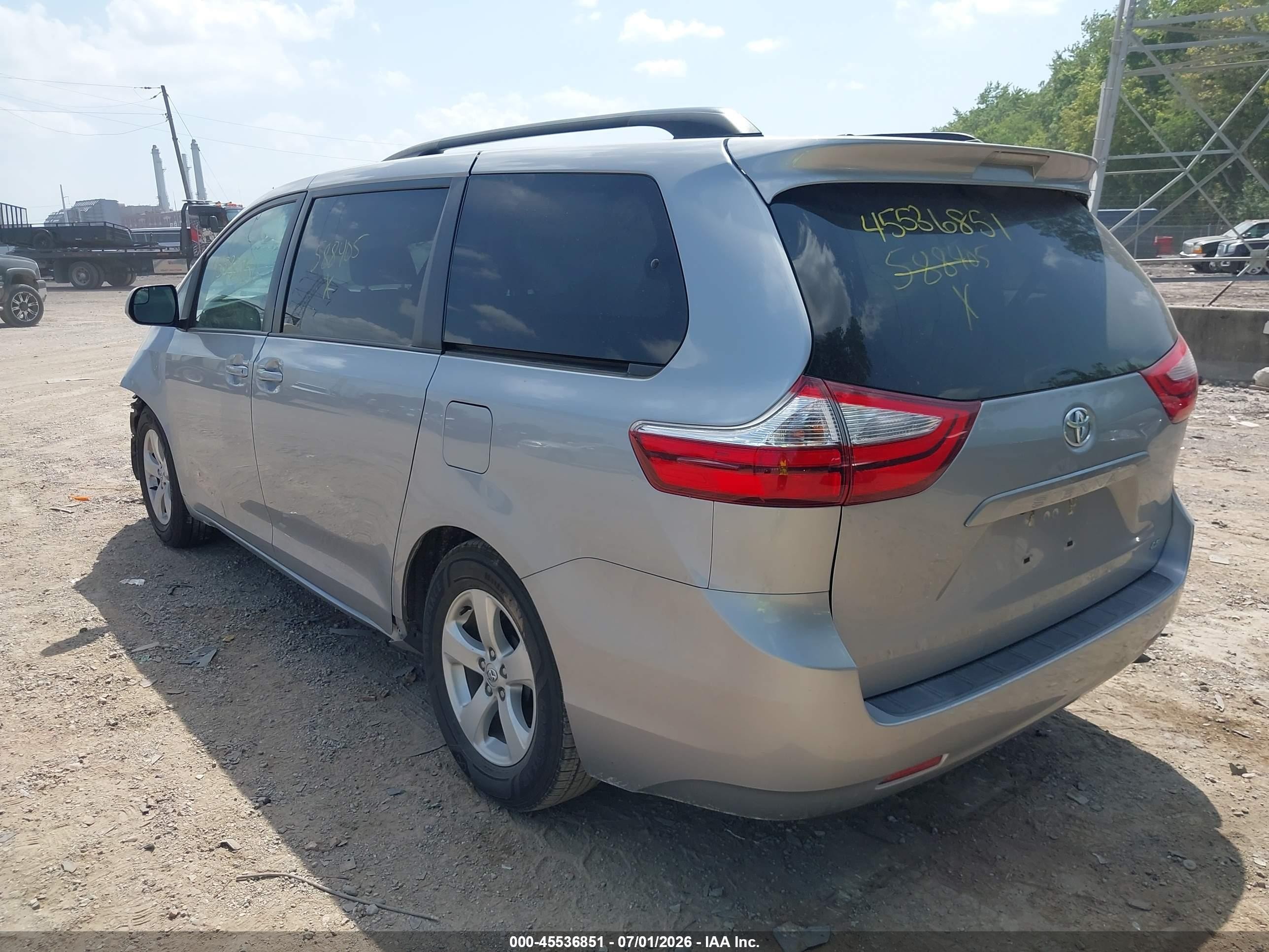 2015 Toyota Sienna Le 8 Passenger Silver vin: 5TDKK3DC6FS588405