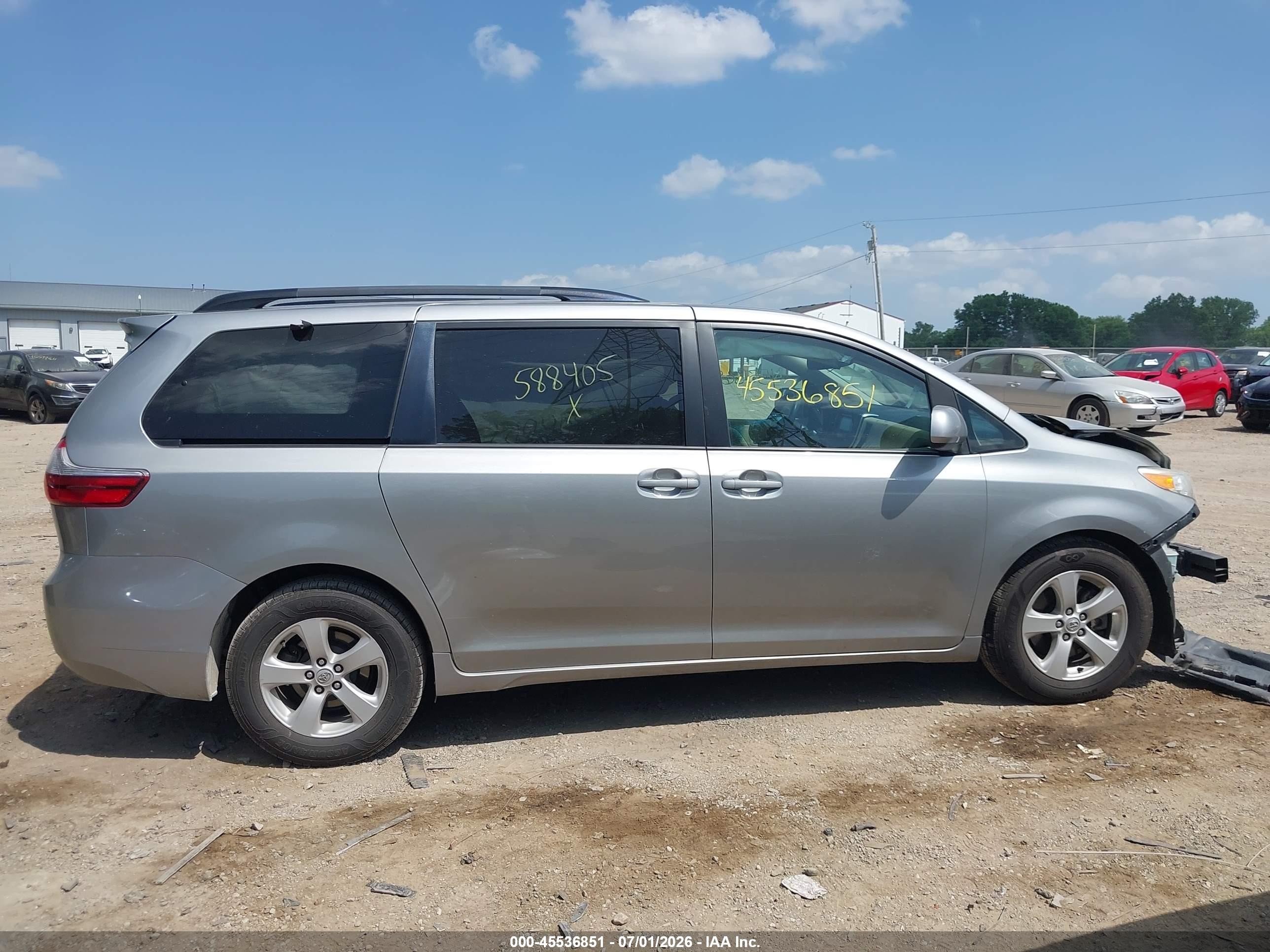 2015 Toyota Sienna Le 8 Passenger Silver vin: 5TDKK3DC6FS588405