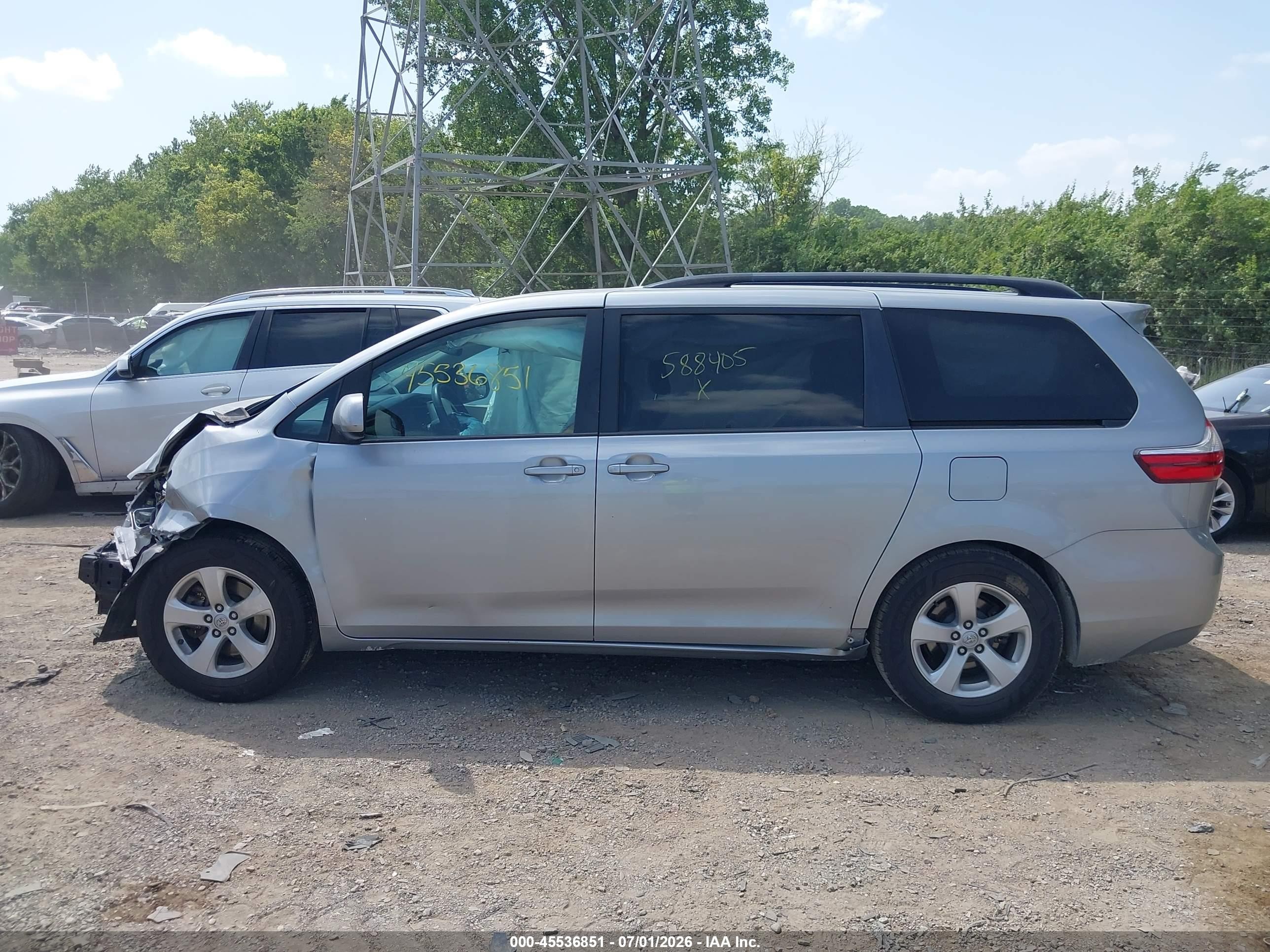 2015 Toyota Sienna Le 8 Passenger Silver vin: 5TDKK3DC6FS588405
