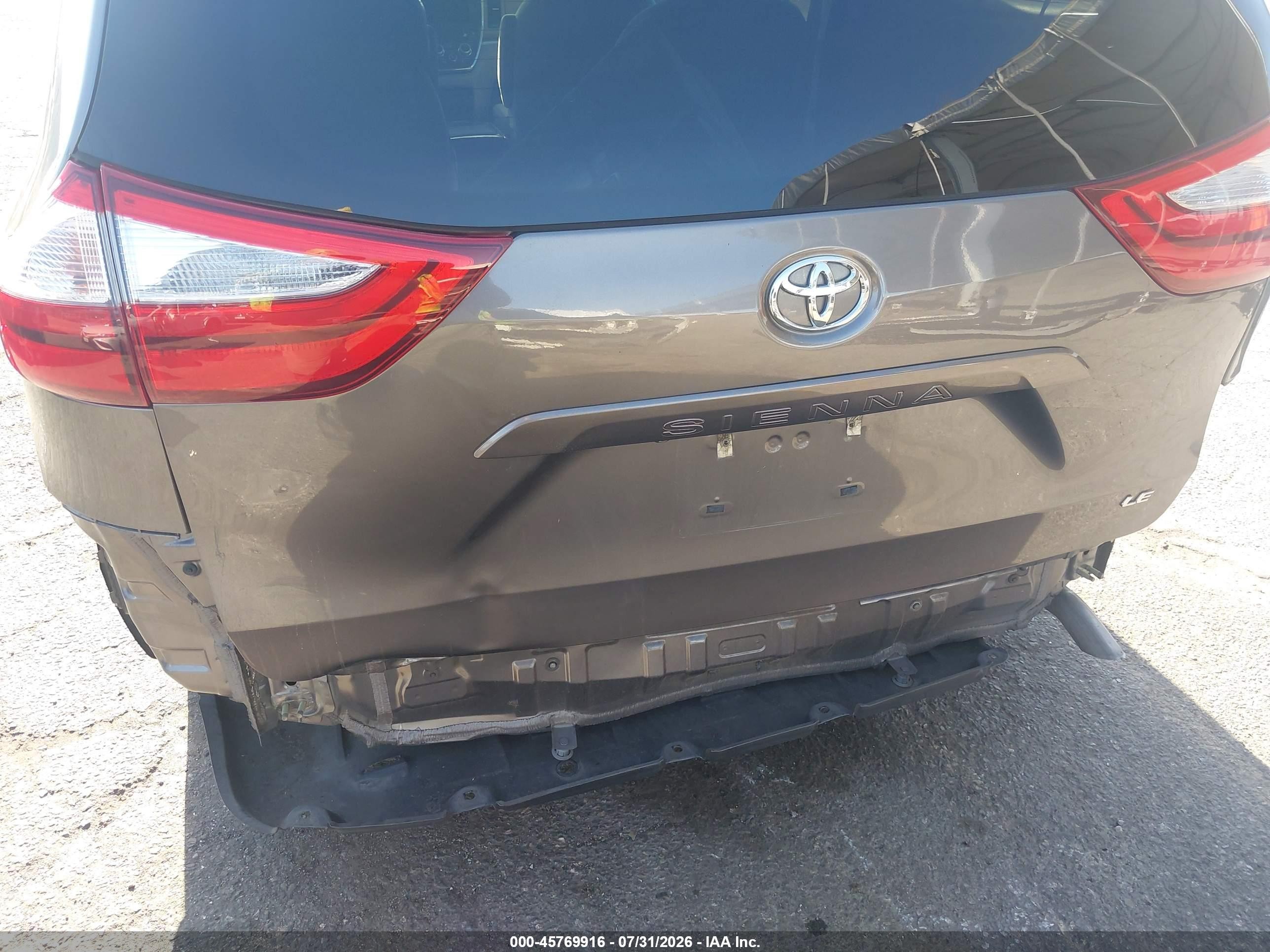 2015 Toyota Sienna Le 8 Passenger Gray vin: 5TDKK3DC6FS601668