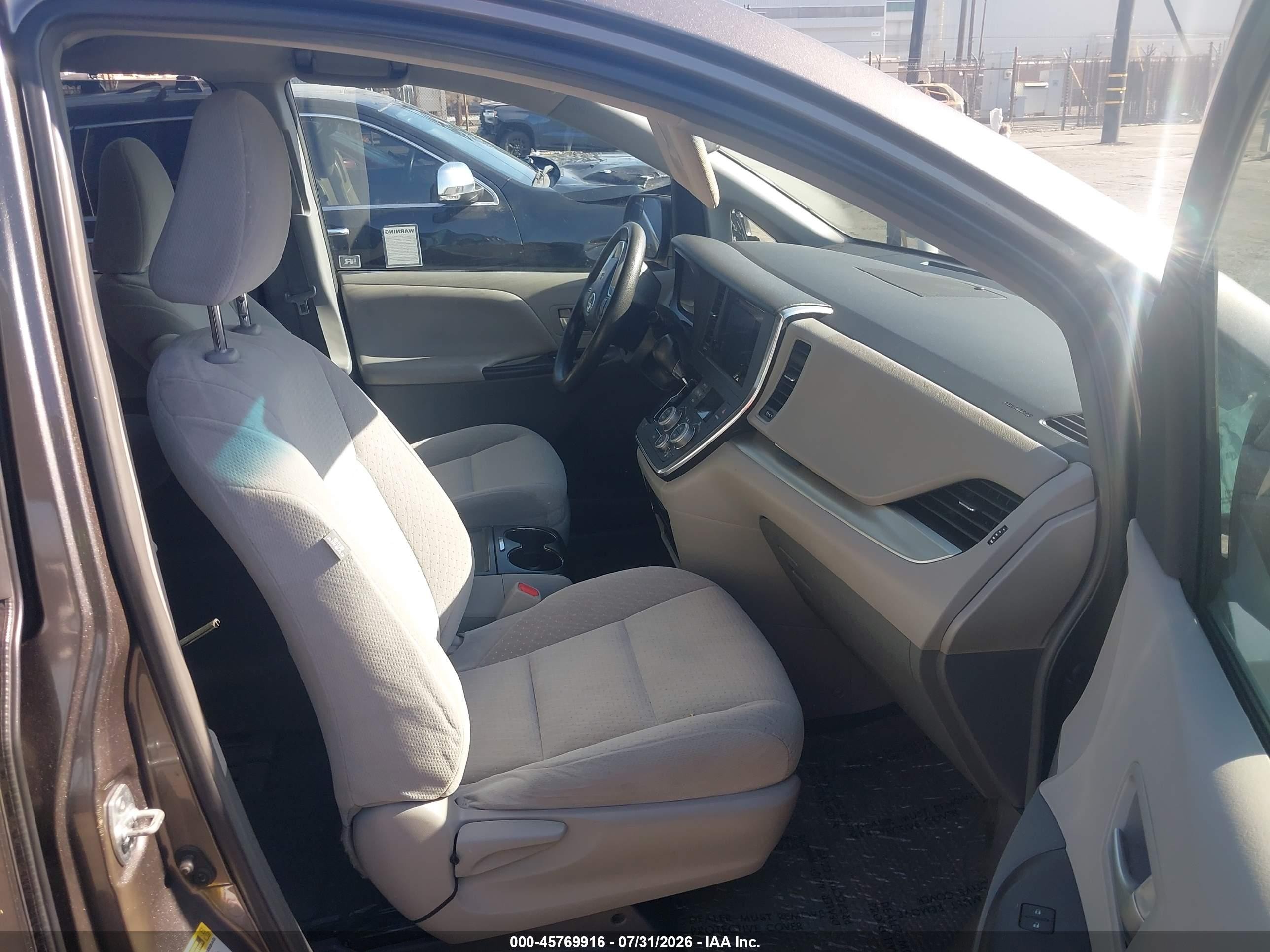 2015 Toyota Sienna Le 8 Passenger Gray vin: 5TDKK3DC6FS601668