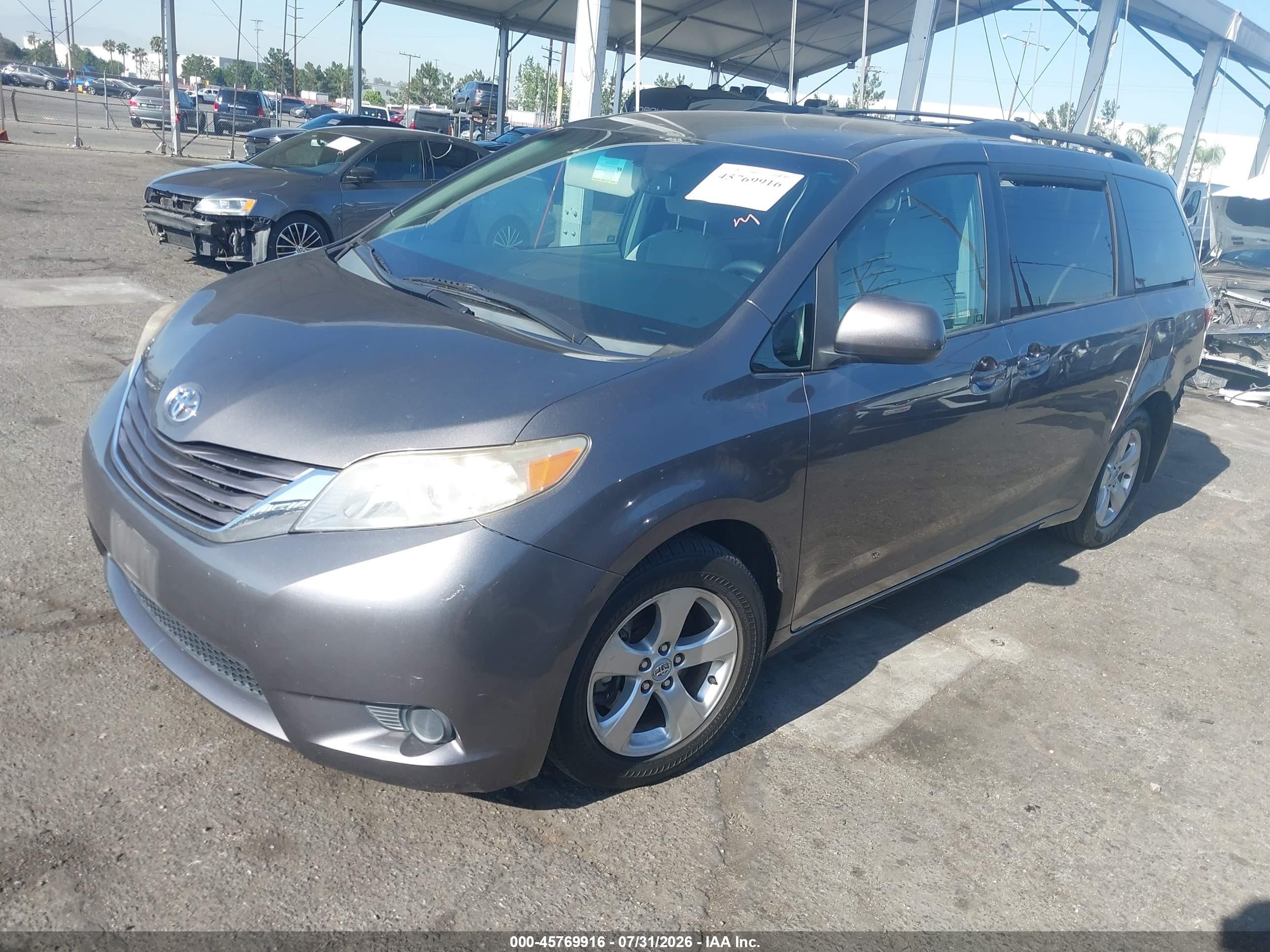2015 Toyota Sienna Le 8 Passenger Gray vin: 5TDKK3DC6FS601668