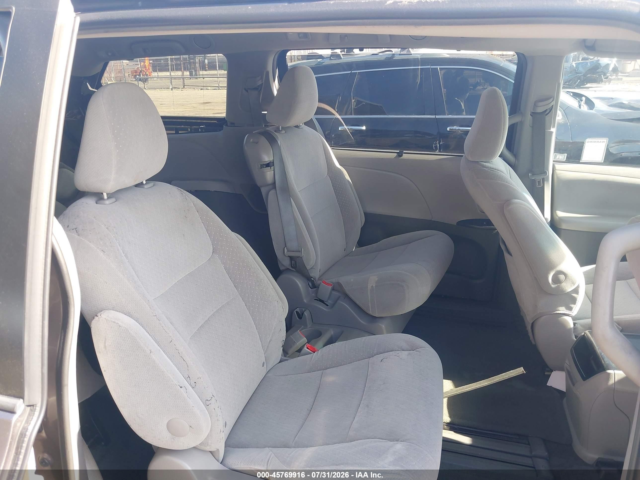 2015 Toyota Sienna Le 8 Passenger Gray vin: 5TDKK3DC6FS601668
