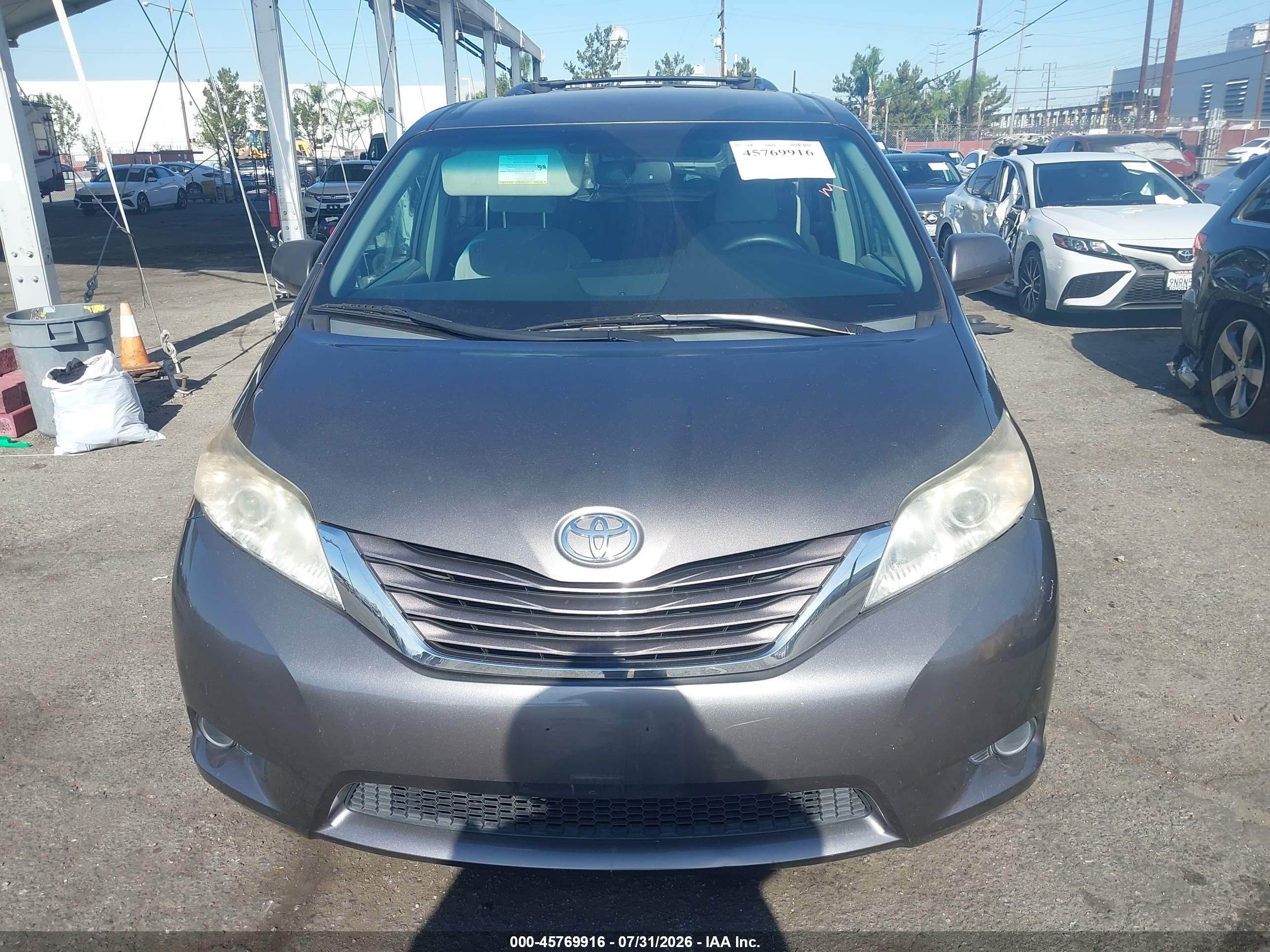 2015 Toyota Sienna Le 8 Passenger Gray vin: 5TDKK3DC6FS601668