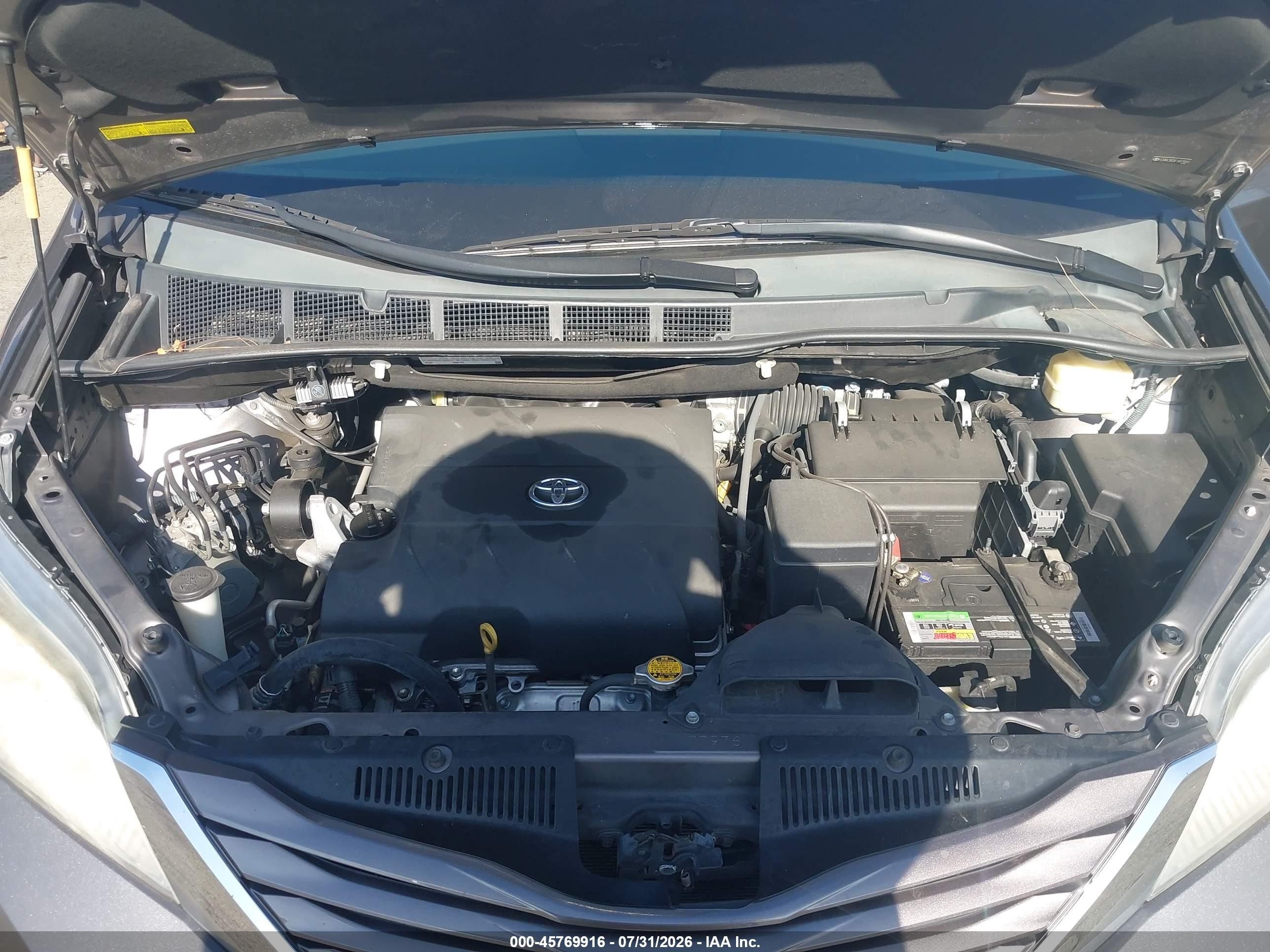 2015 Toyota Sienna Le 8 Passenger Gray vin: 5TDKK3DC6FS601668