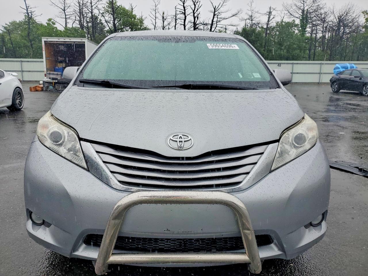 2015 Toyota Sienna Le Silver vin: 5TDKK3DC6FS605204