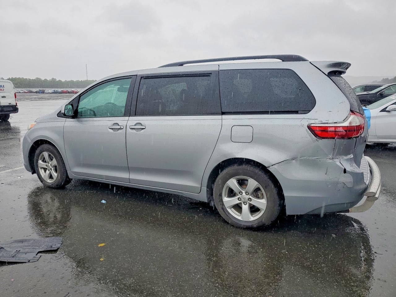 2015 Toyota Sienna Le Silver vin: 5TDKK3DC6FS605204