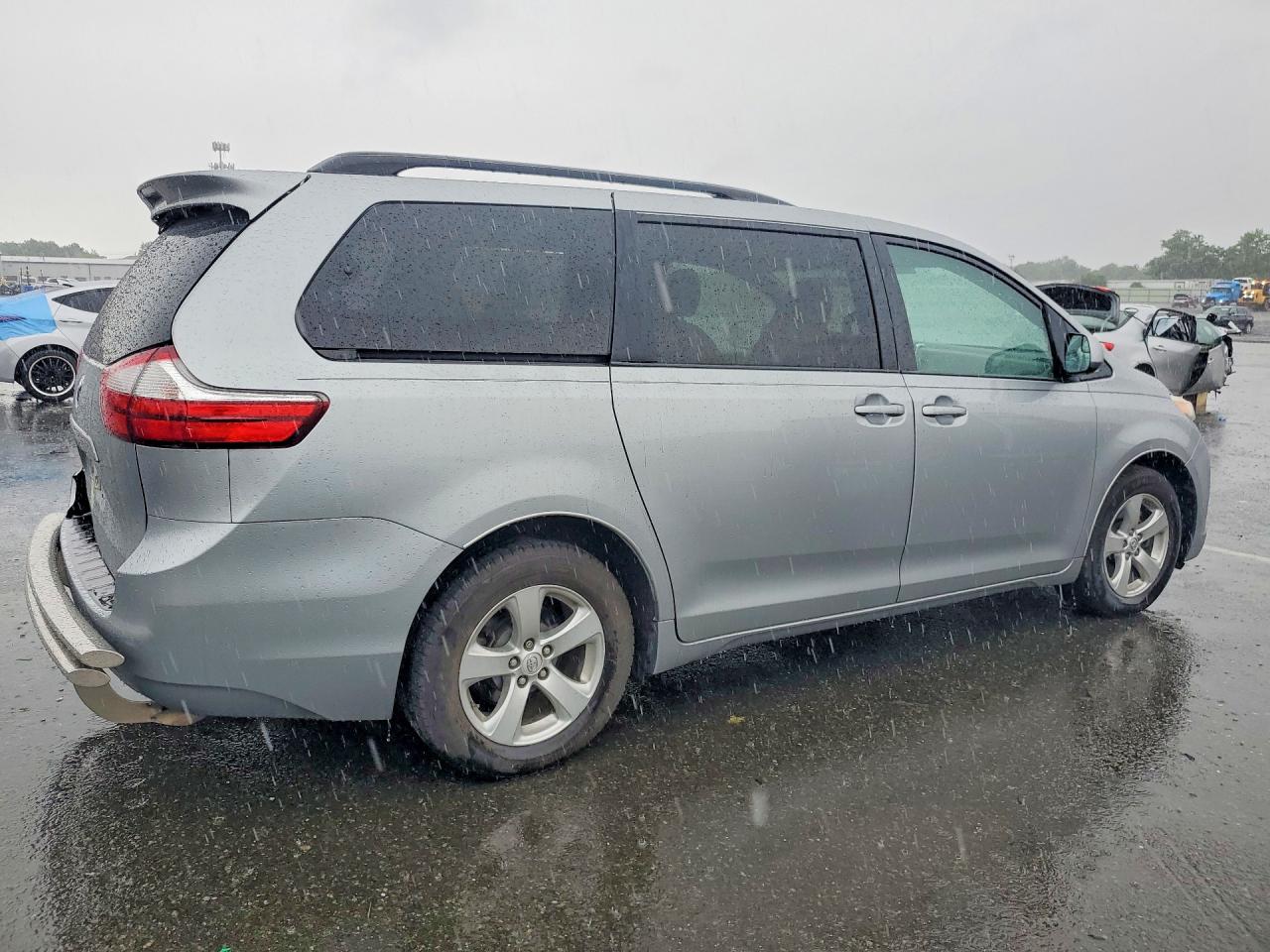 2015 Toyota Sienna Le Silver vin: 5TDKK3DC6FS605204