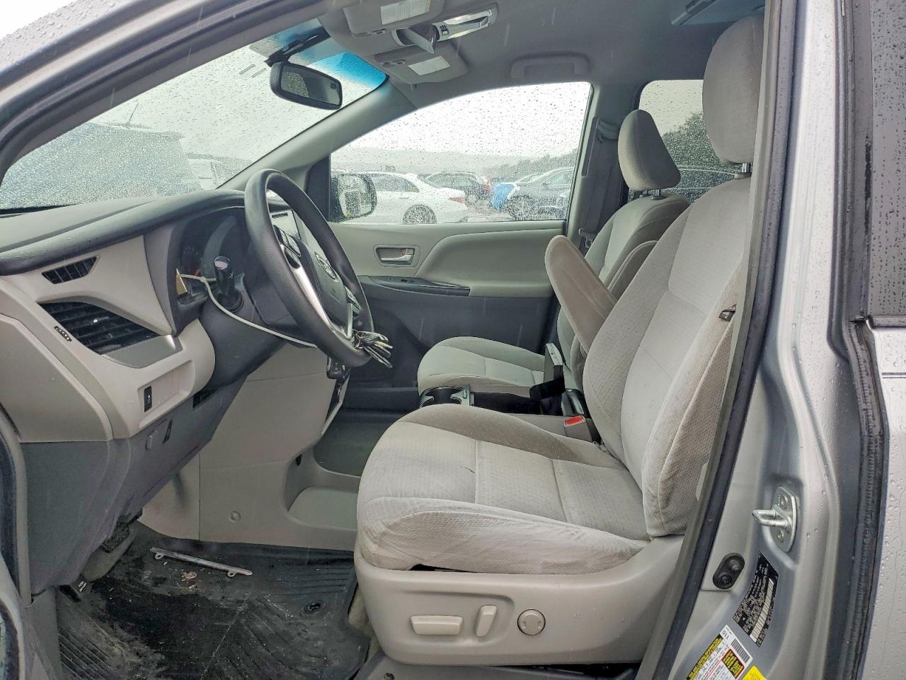 2015 Toyota Sienna Le Silver vin: 5TDKK3DC6FS605204