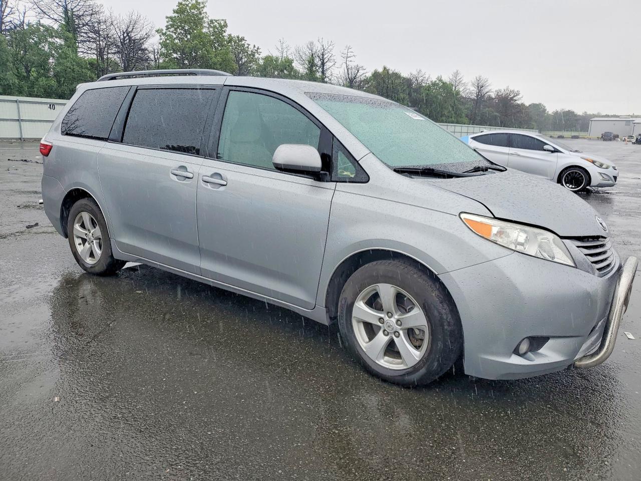 2015 Toyota Sienna Le Silver vin: 5TDKK3DC6FS605204