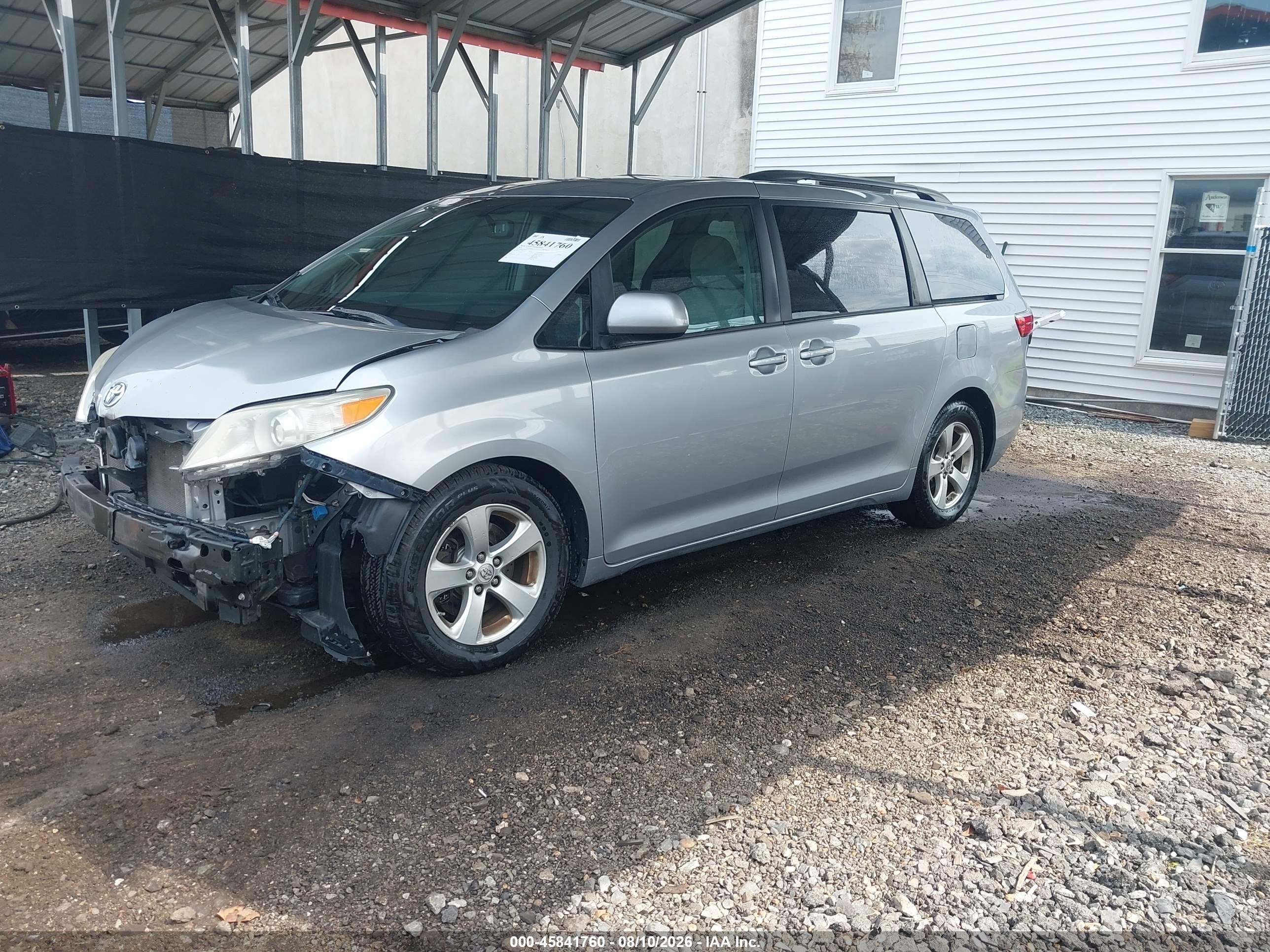 2015 Toyota Sienna Le 8 Passenger Silver vin: 5TDKK3DC6FS605302