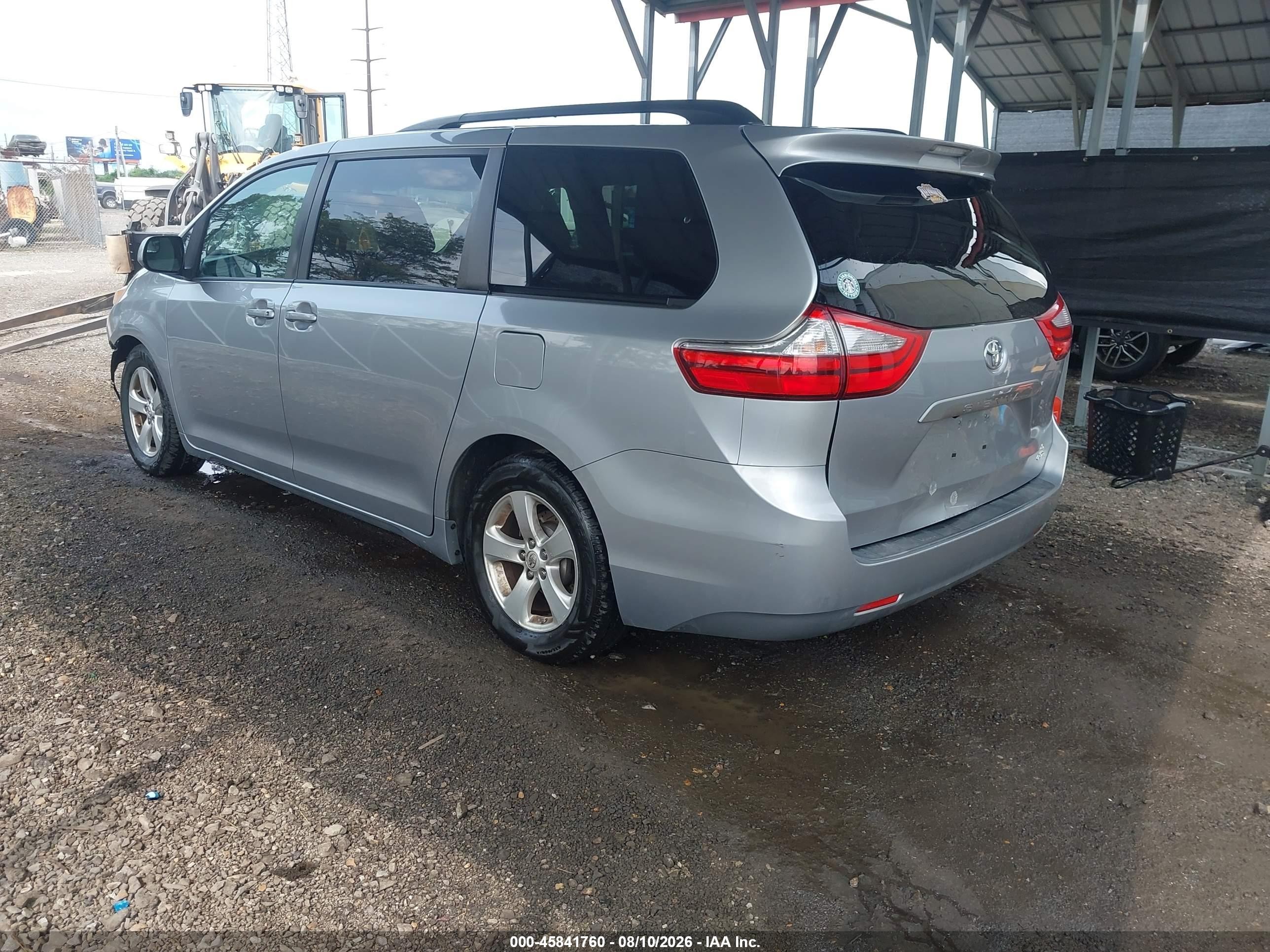 2015 Toyota Sienna Le 8 Passenger Silver vin: 5TDKK3DC6FS605302