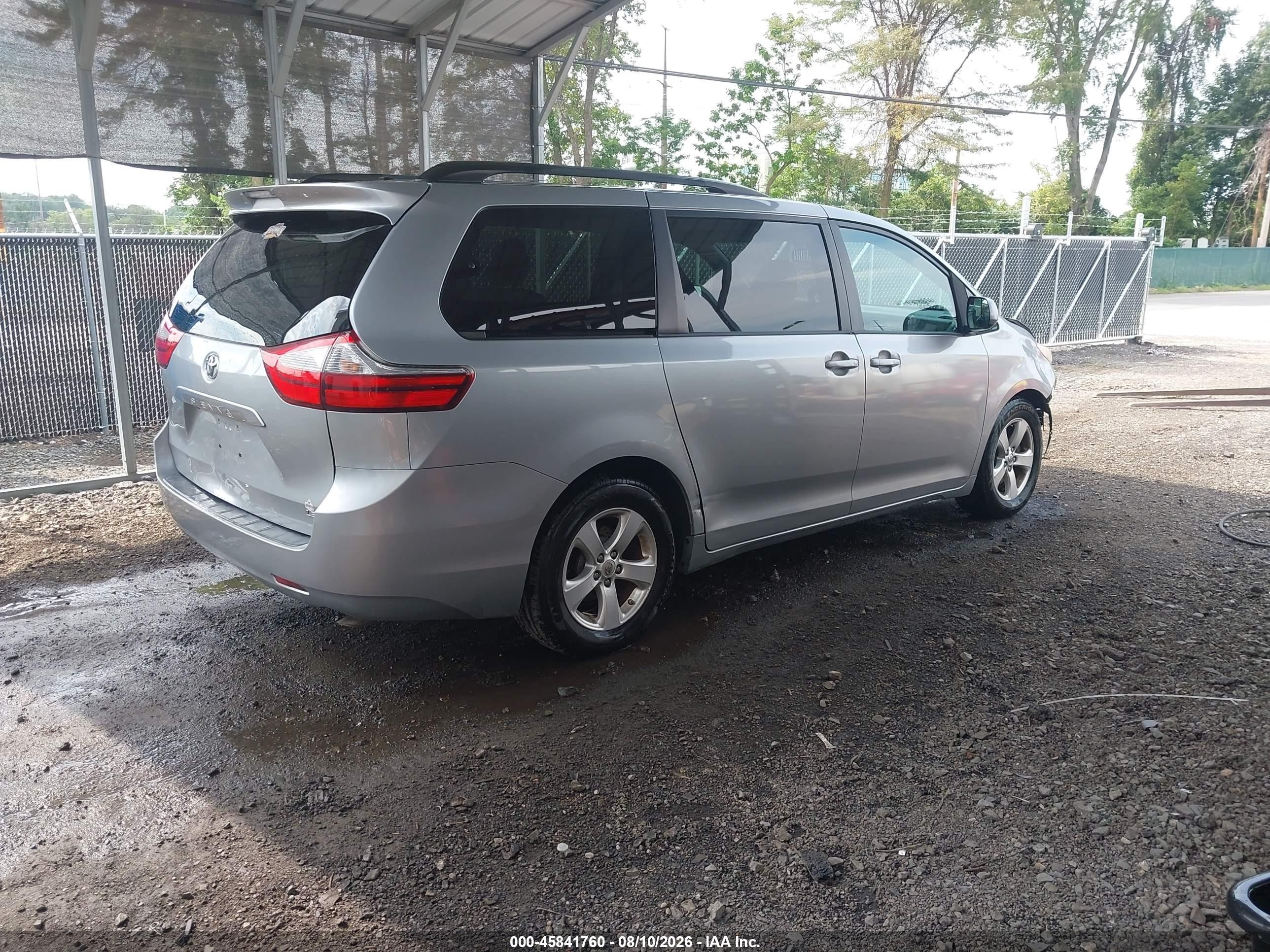 2015 Toyota Sienna Le 8 Passenger Silver vin: 5TDKK3DC6FS605302