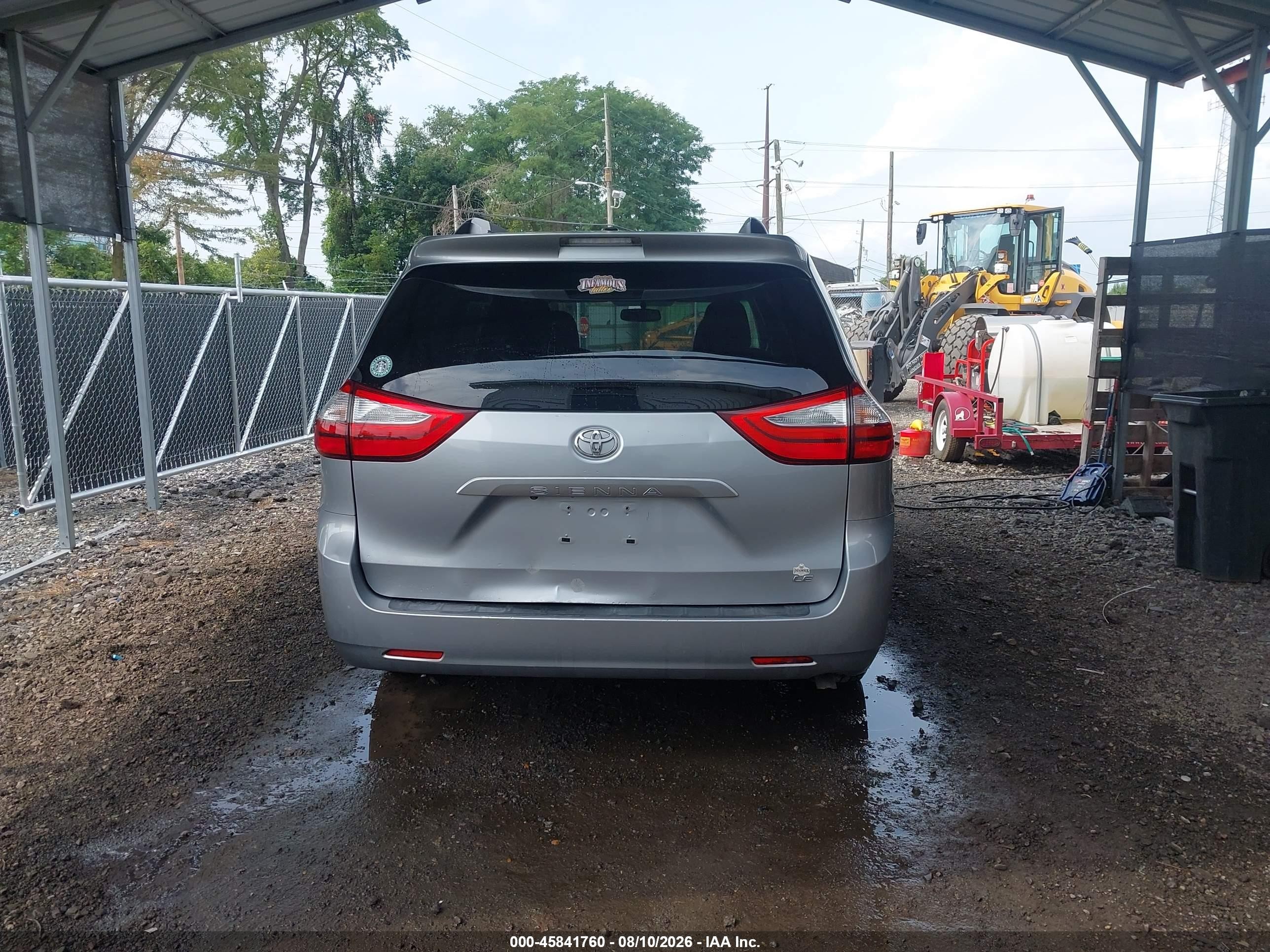 2015 Toyota Sienna Le 8 Passenger Silver vin: 5TDKK3DC6FS605302