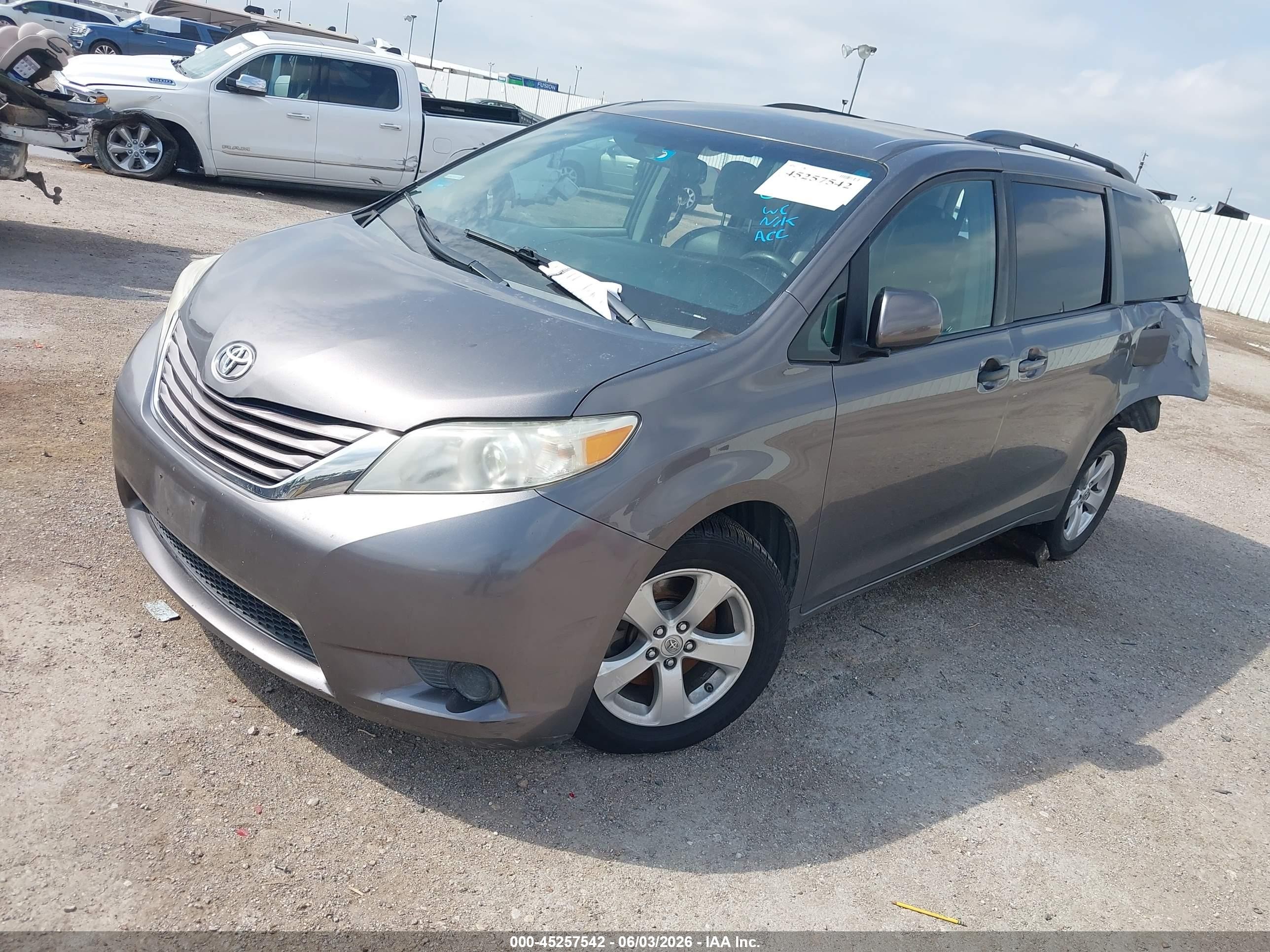 2015 Toyota Sienna Le 8 Passenger Gray vin: 5TDKK3DC6FS611861