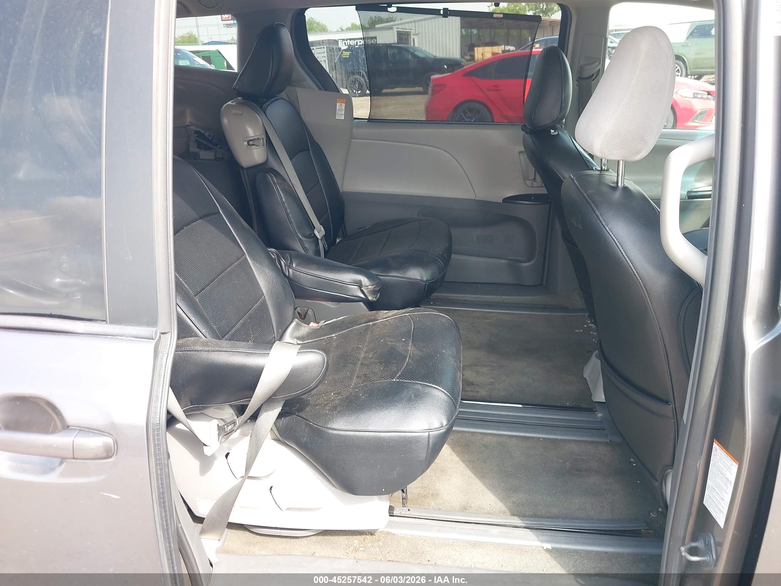 2015 Toyota Sienna Le 8 Passenger Gray vin: 5TDKK3DC6FS611861