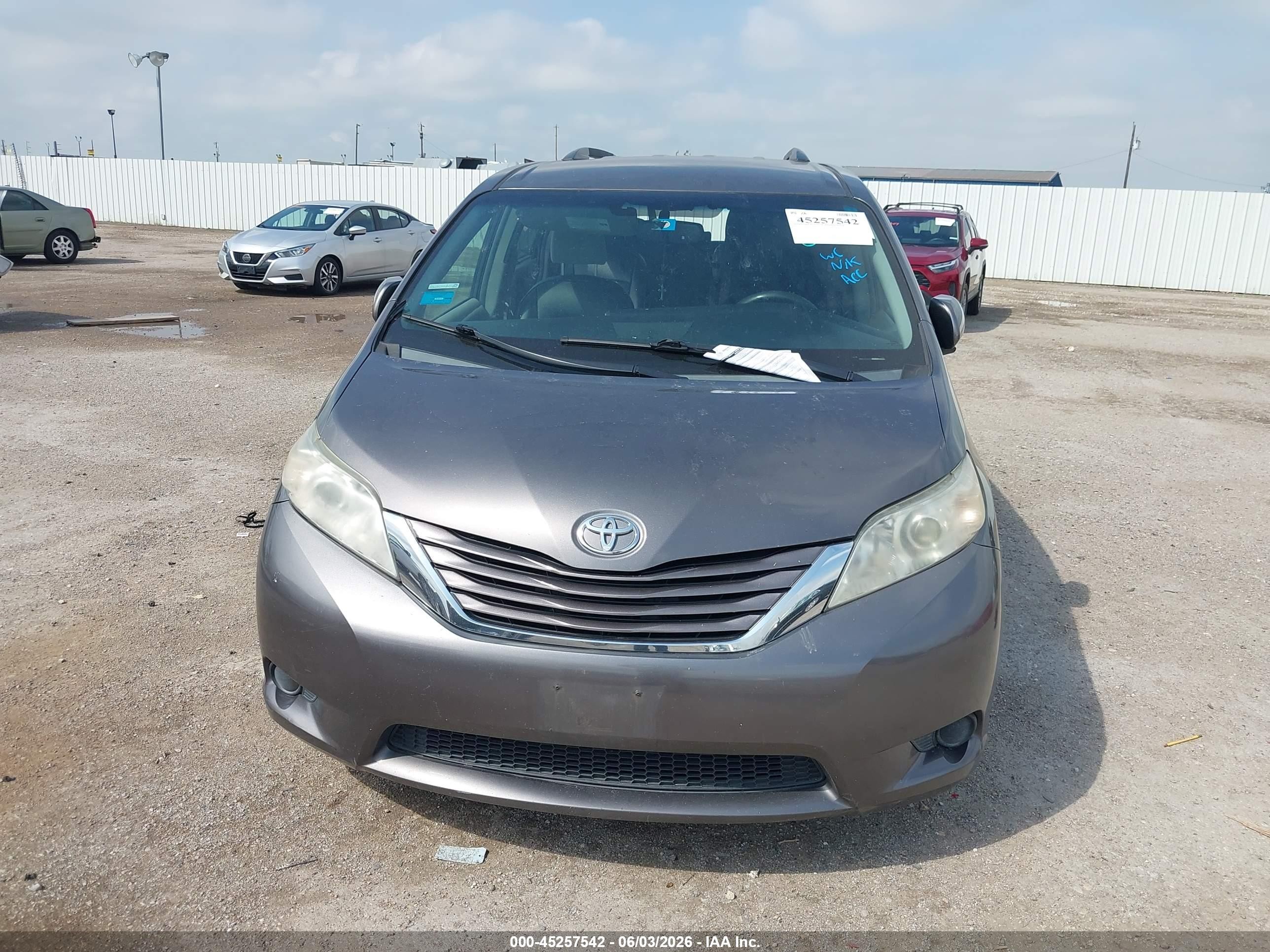 2015 Toyota Sienna Le 8 Passenger Gray vin: 5TDKK3DC6FS611861