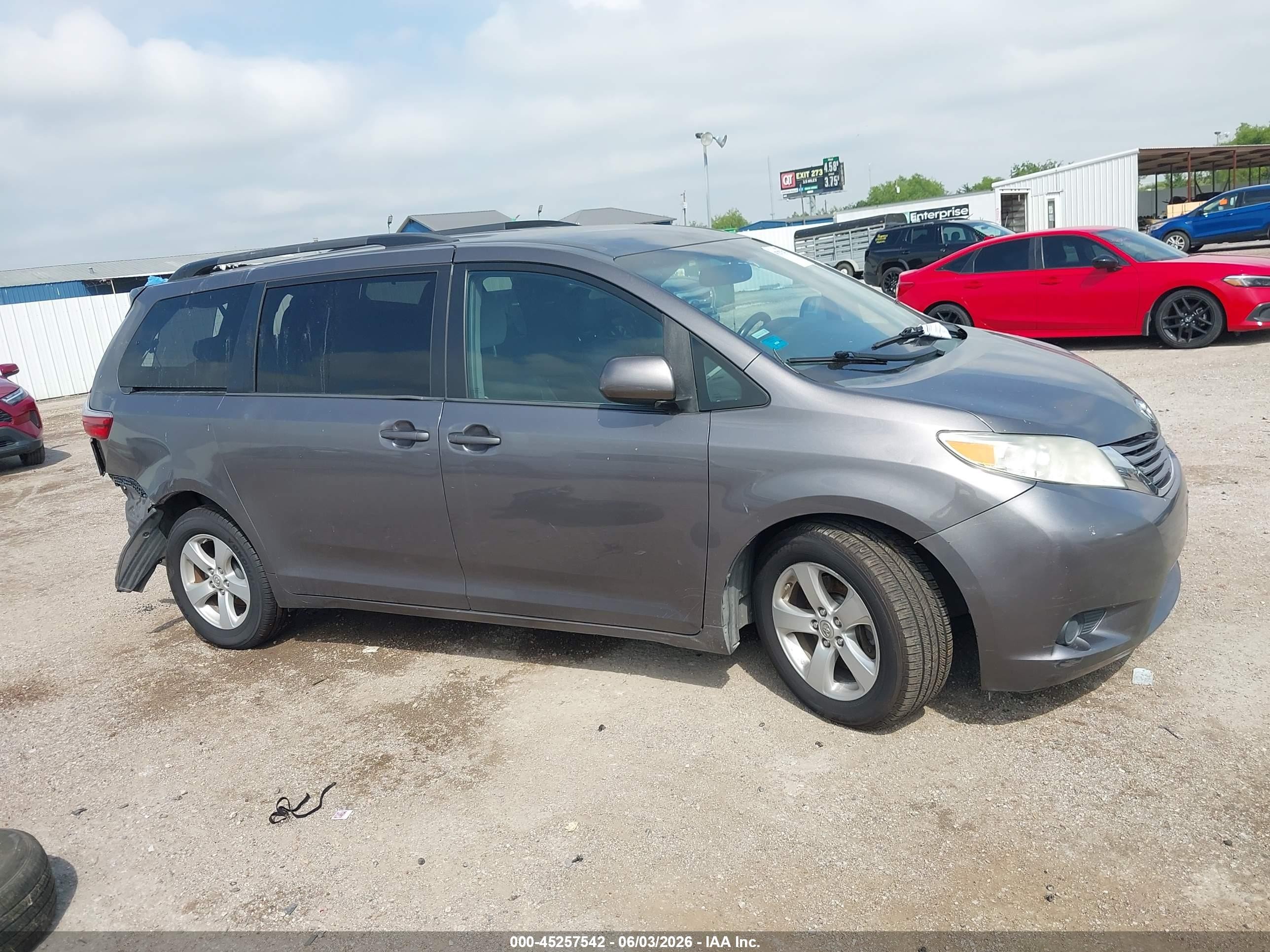 2015 Toyota Sienna Le 8 Passenger Gray vin: 5TDKK3DC6FS611861