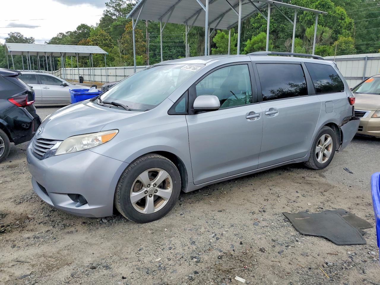 2015 Toyota Sienna Le Silver vin: 5TDKK3DC6FS612461