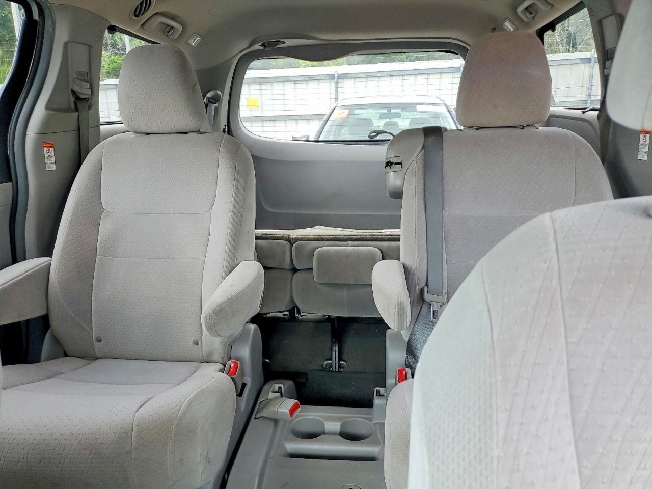 2015 Toyota Sienna Le Silver vin: 5TDKK3DC6FS612461