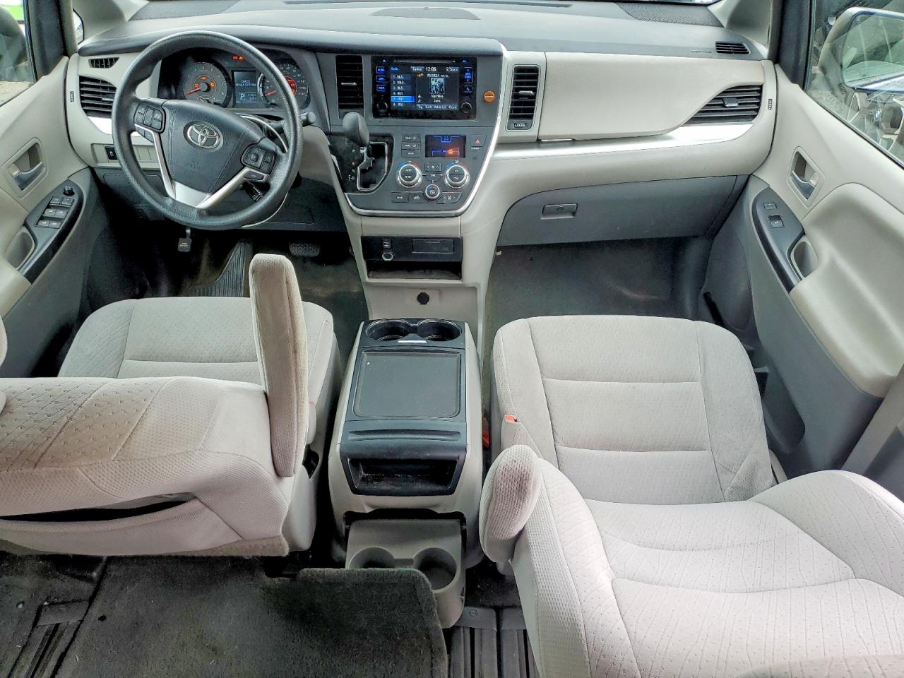 2015 Toyota Sienna Le Silver vin: 5TDKK3DC6FS612461